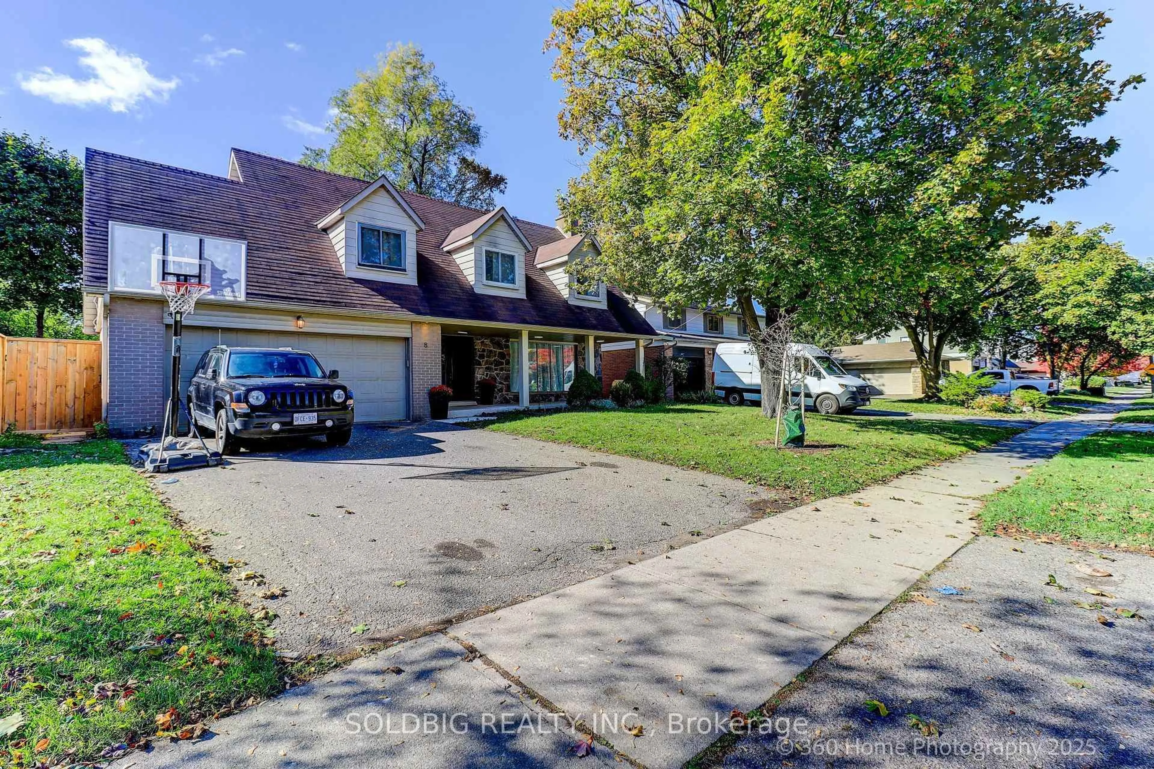 A pic from outside/outdoor area/front of a property/back of a property/a pic from drone, street for 8 Haslemere Ave, Brampton Ontario L6W 2X4