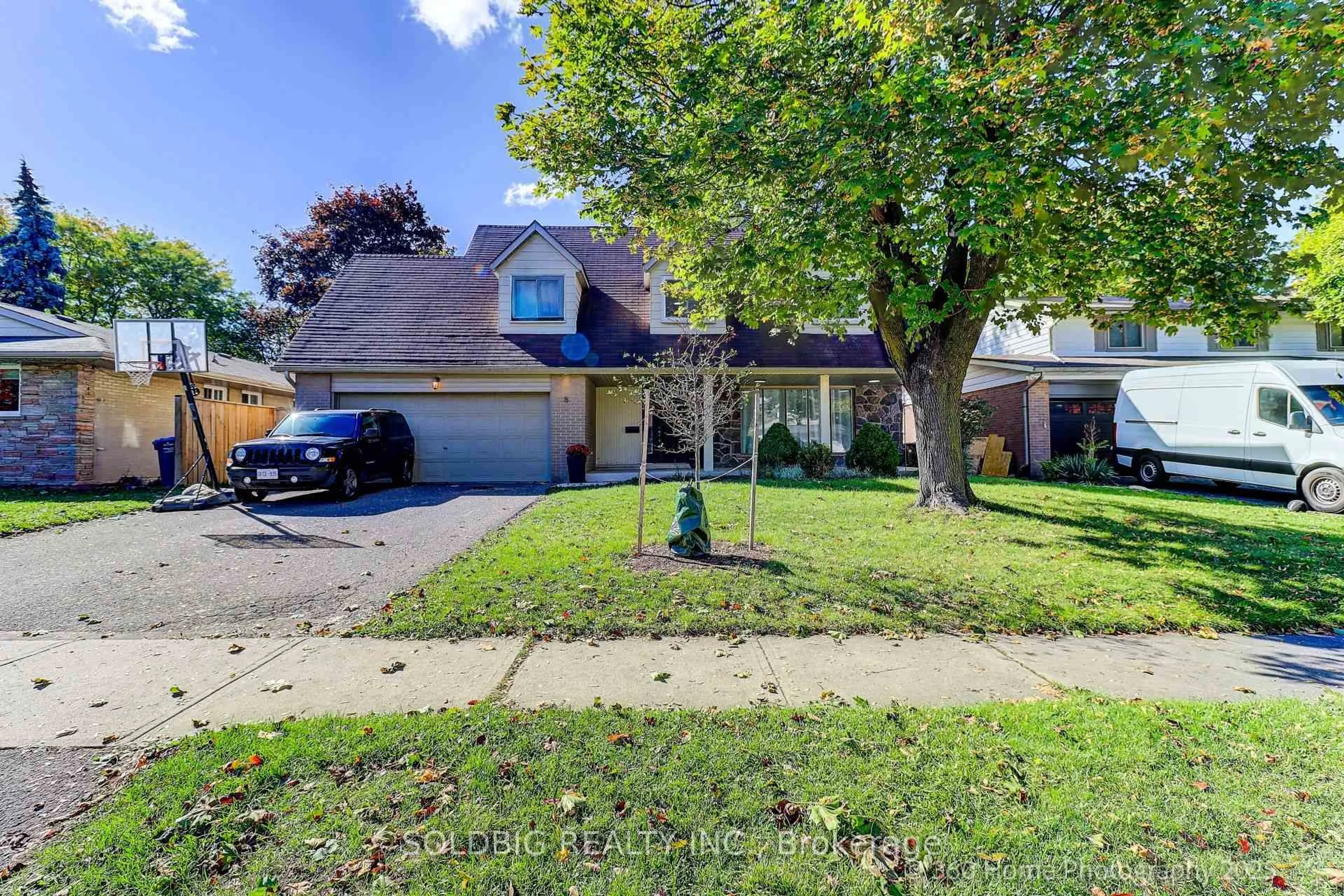 A pic from outside/outdoor area/front of a property/back of a property/a pic from drone, street for 8 Haslemere Ave, Brampton Ontario L6W 2X4