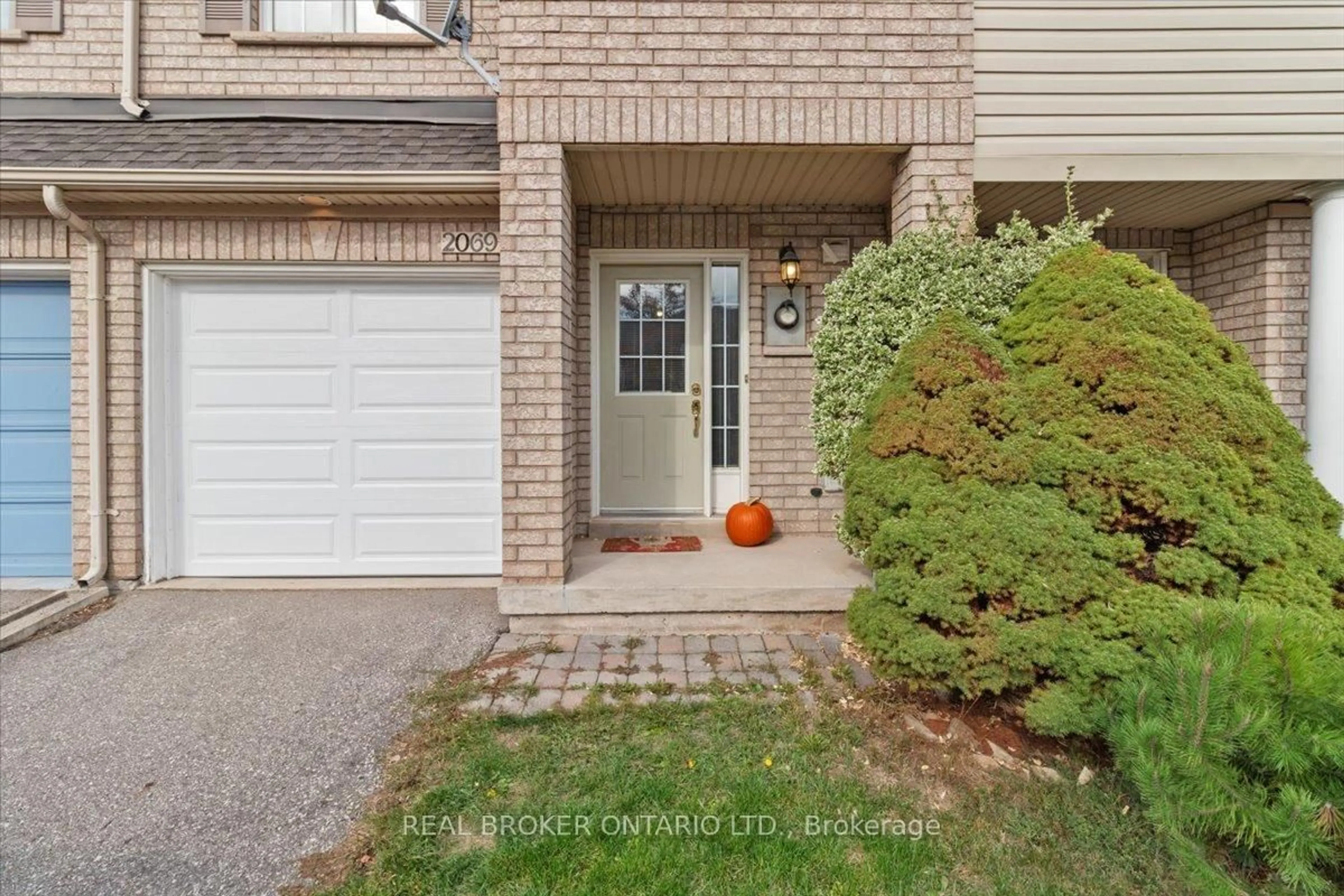 Home with brick exterior material, street for 2069 Glenhampton Rd, Oakville Ontario L6M 3W9