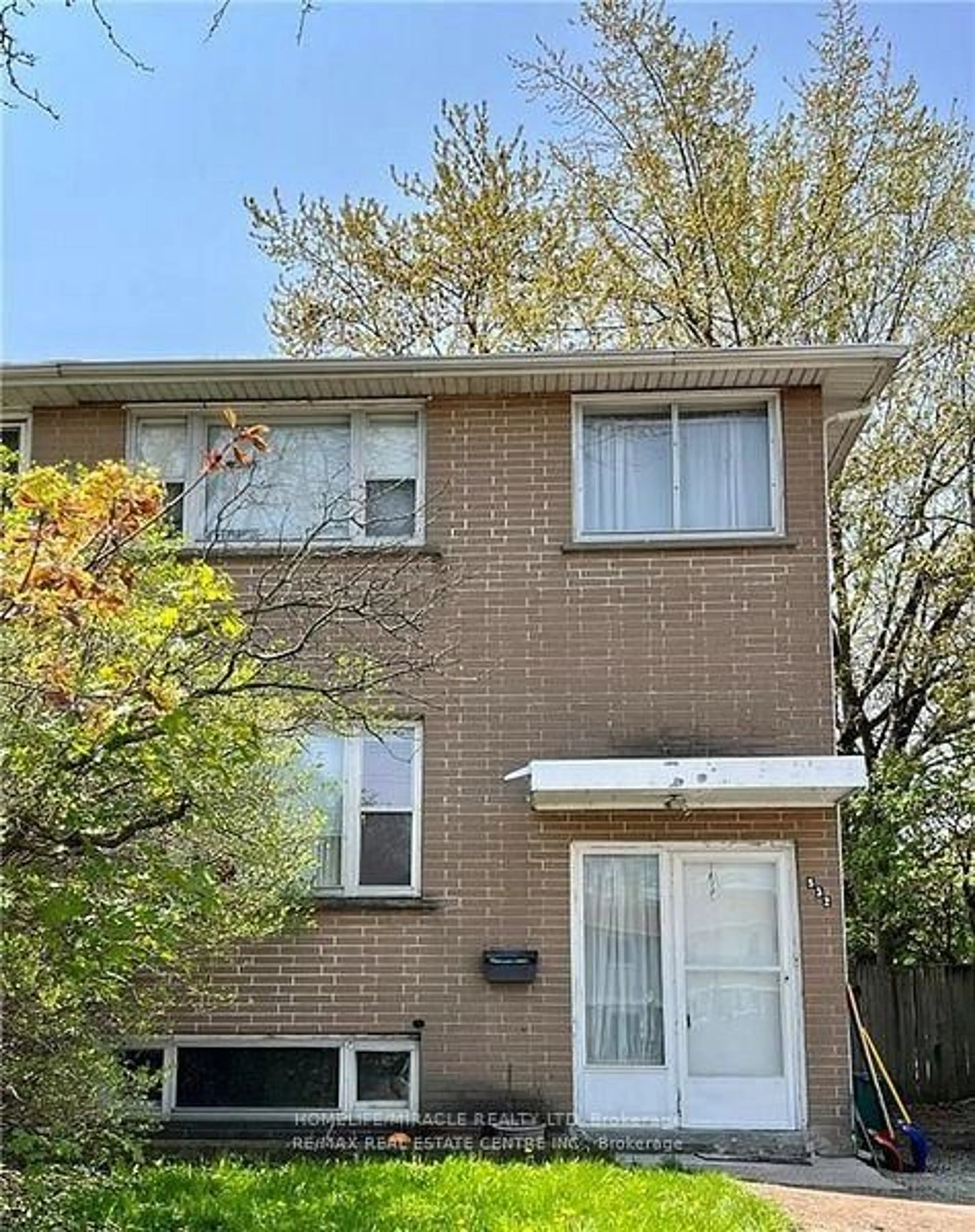 Home with brick exterior material, street for 532 Appleby Line, Burlington Ontario L7L 2Y3