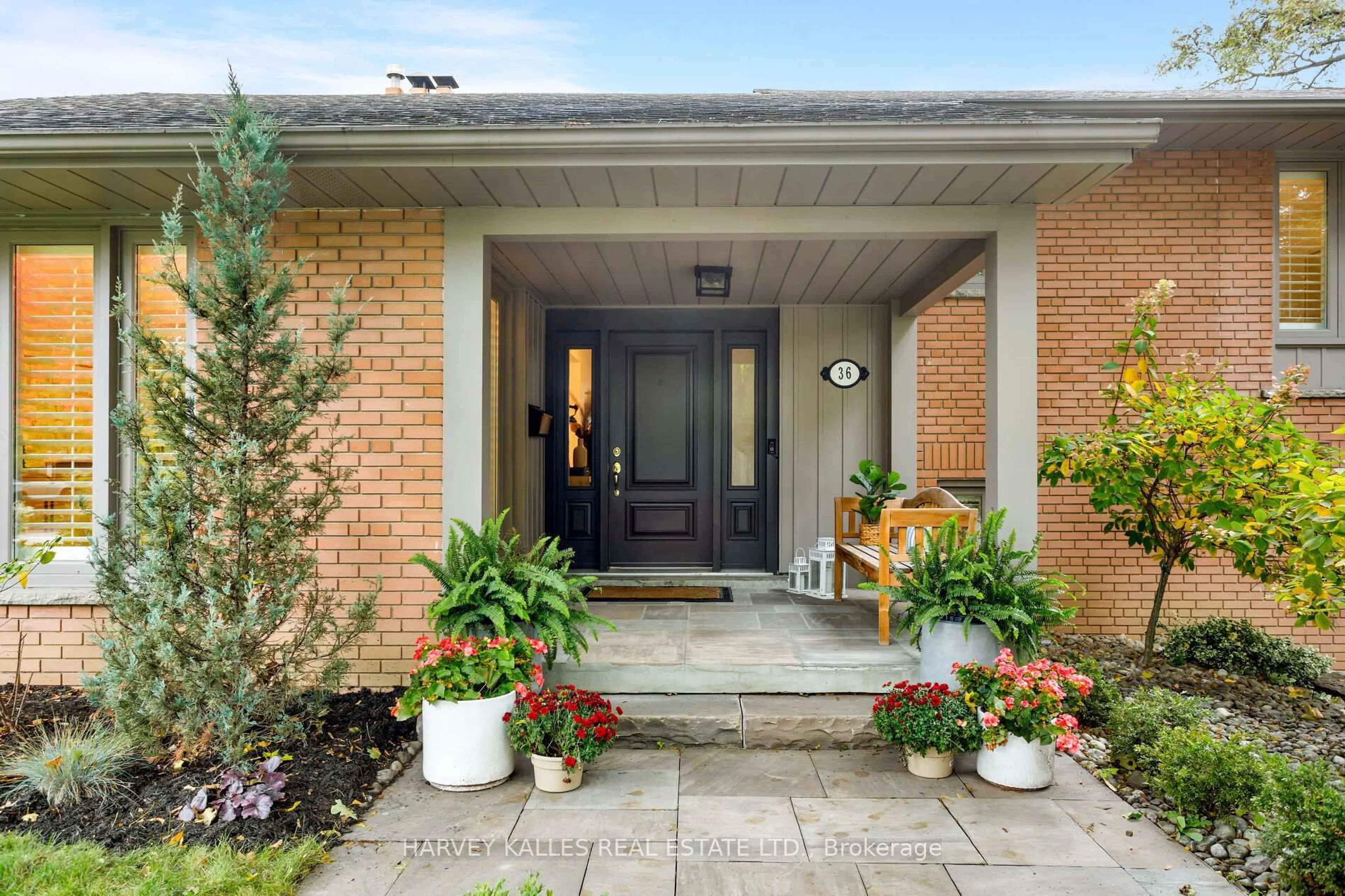 Indoor entryway for 36 Ravensbourne Cres, Toronto Ontario M9A 2A8