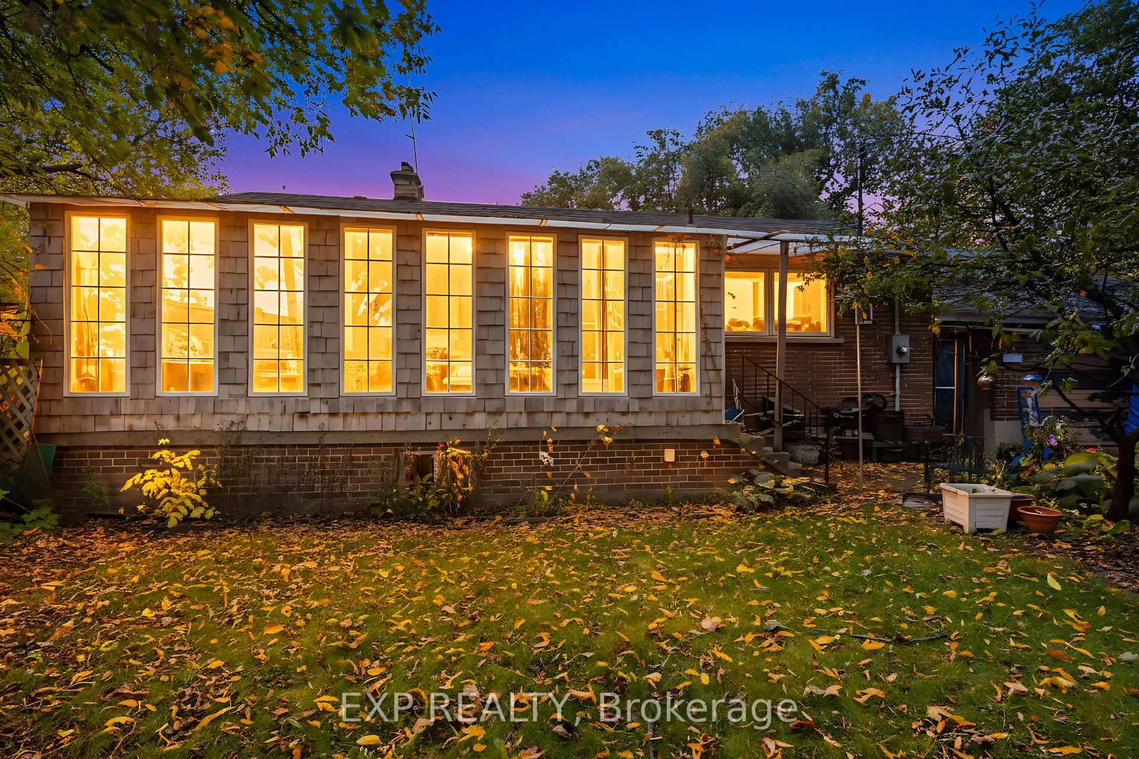 Home with brick exterior material, building for 3 Harrow St, Mississauga Ontario L4T 1J2