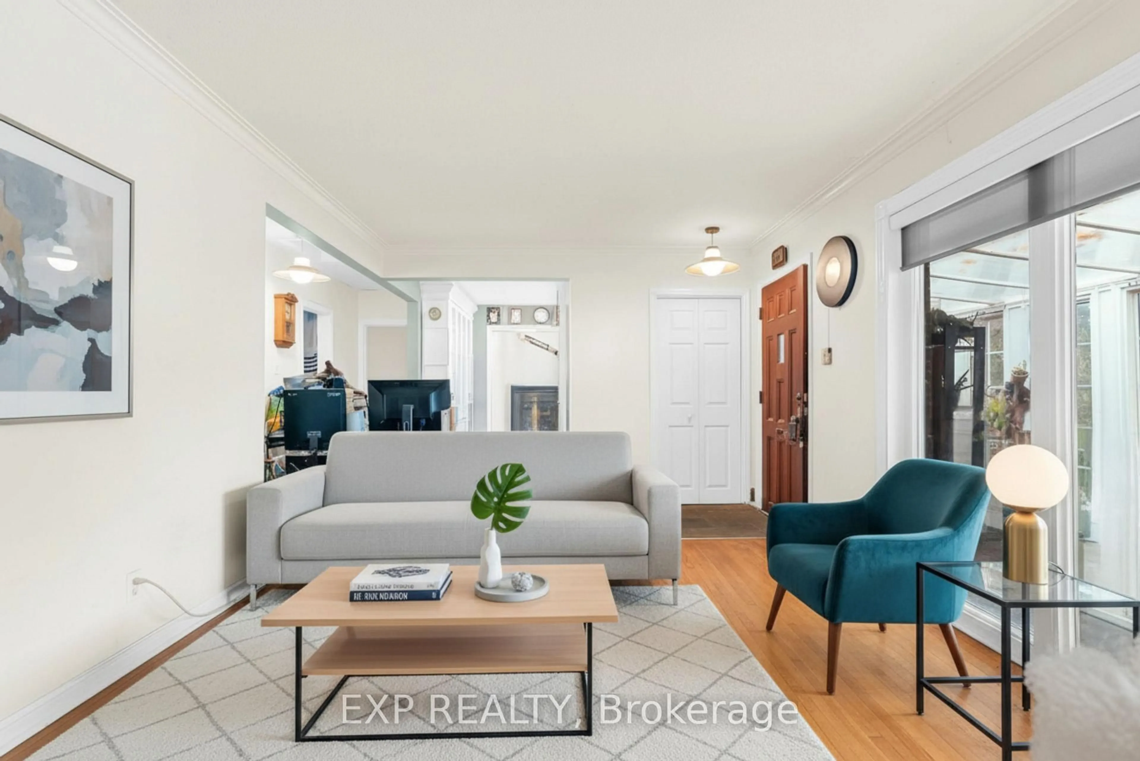 Living room with furniture, unknown for 3 Harrow St, Mississauga Ontario L4T 1J2