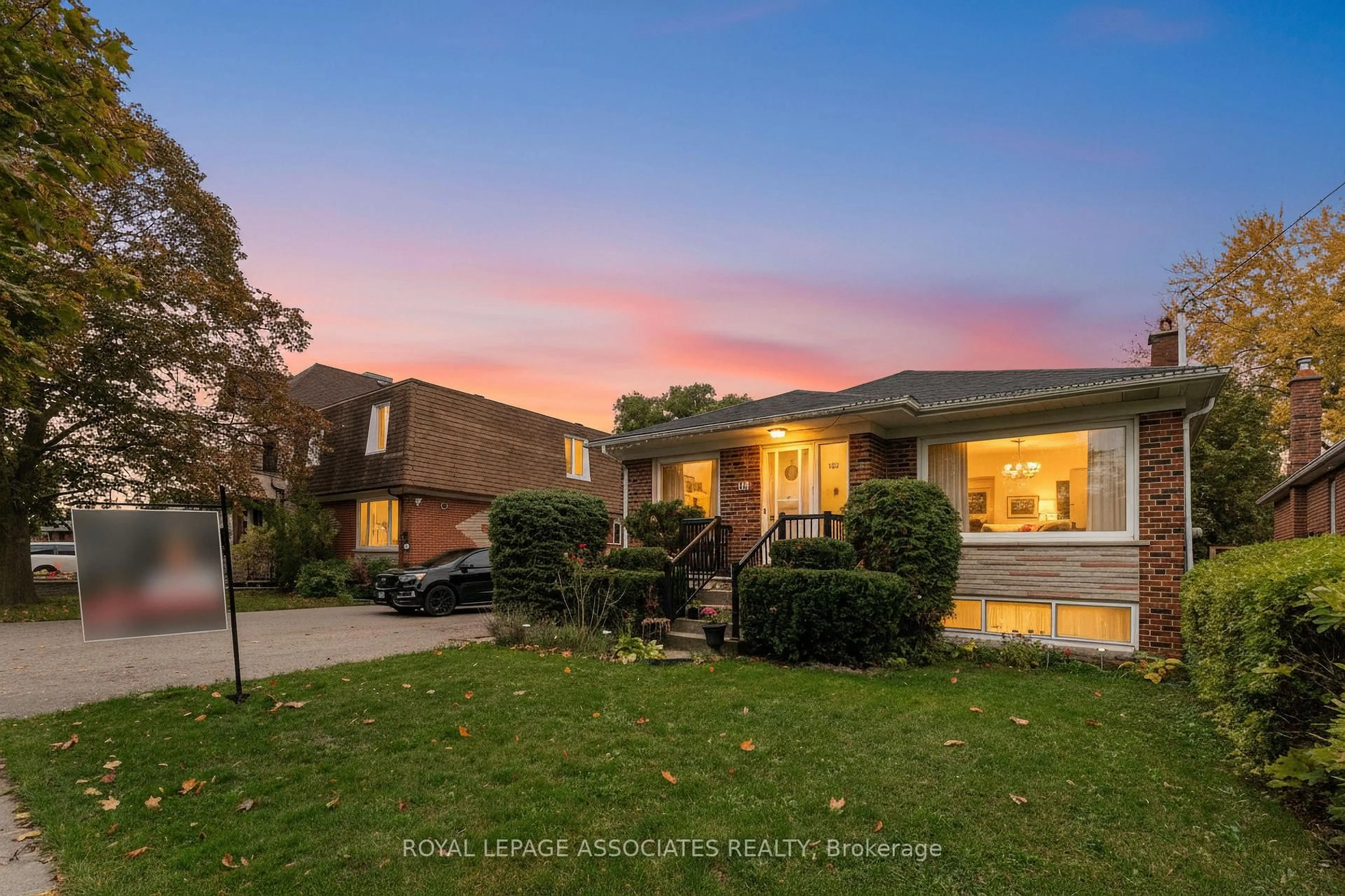 A pic from outside/outdoor area/front of a property/back of a property/a pic from drone, street for 28 Waterbeach Cres, Toronto Ontario M9W 3L9