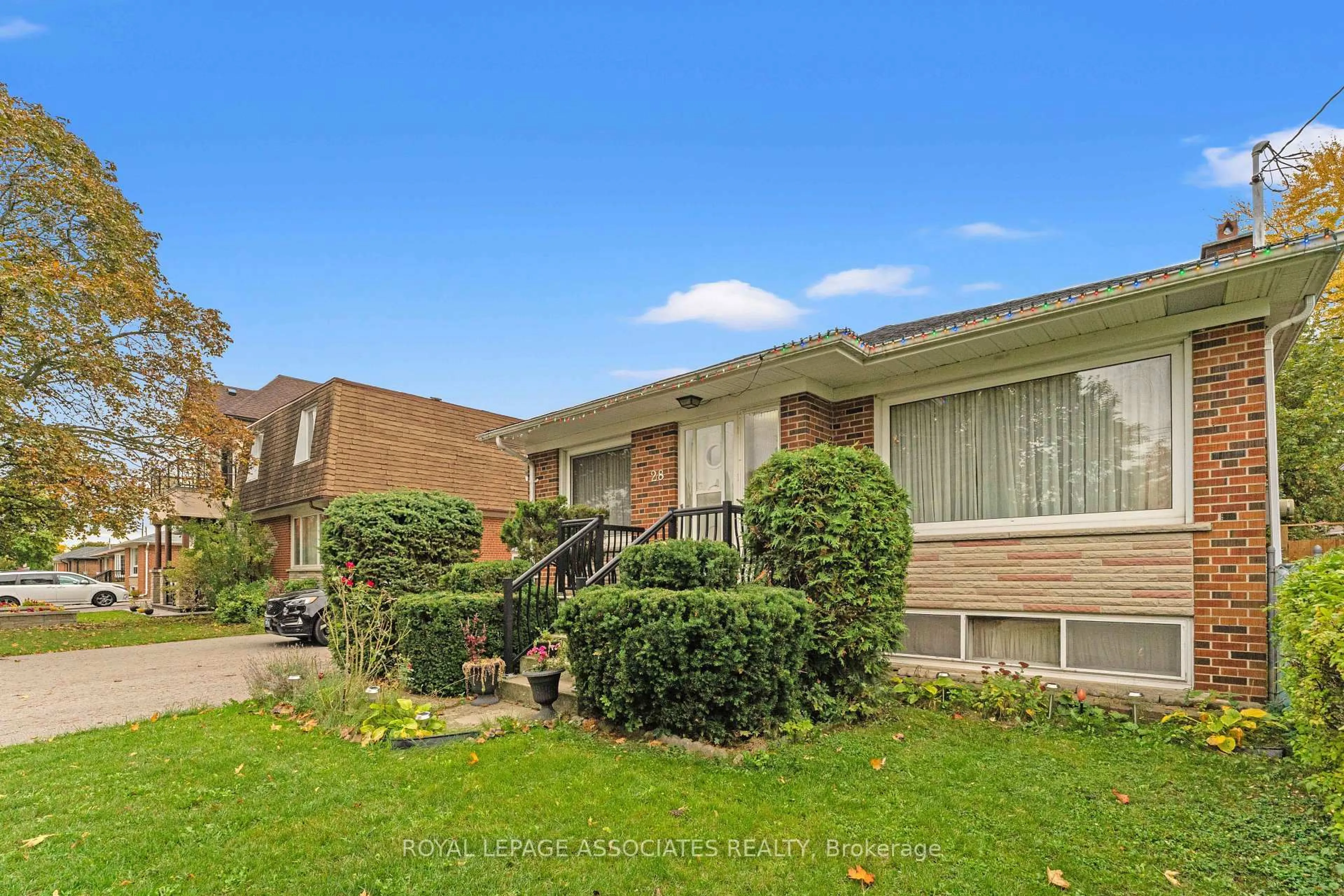Unknown for 28 Waterbeach Cres, Toronto Ontario M9W 3L9