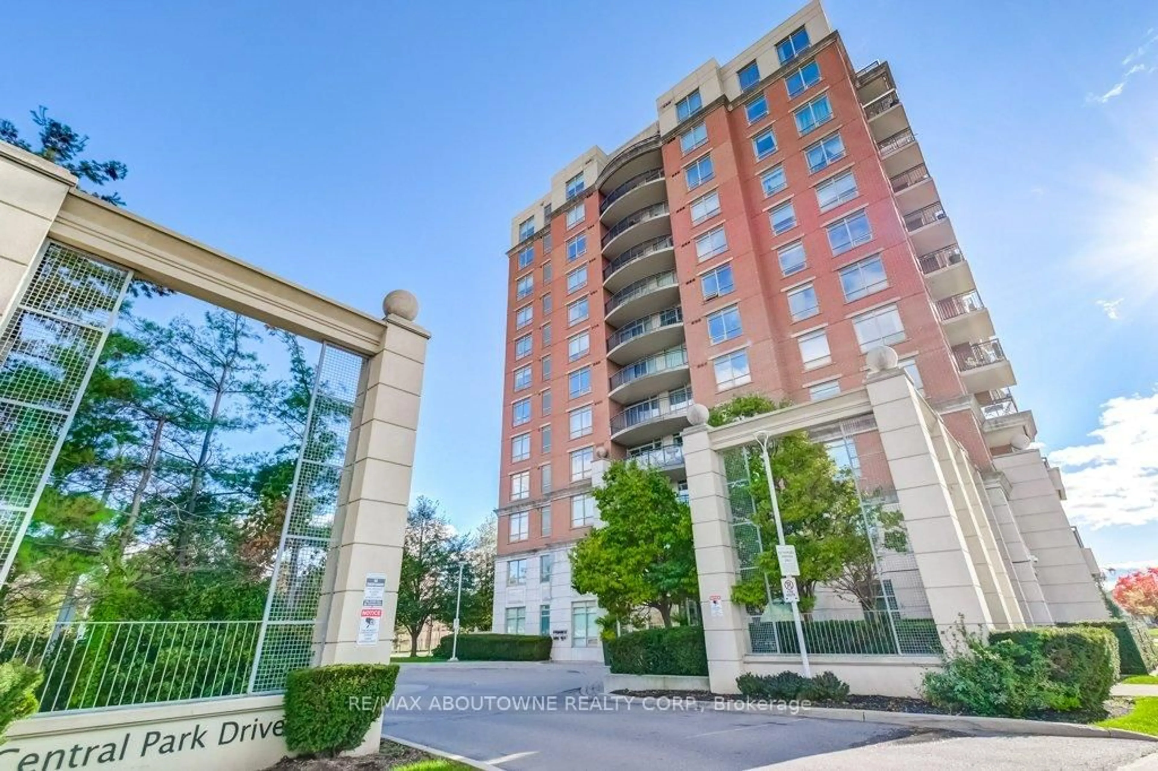 Indoor foyer for 2325 Central Park Dr #405, Oakville Ontario L6H 0E2