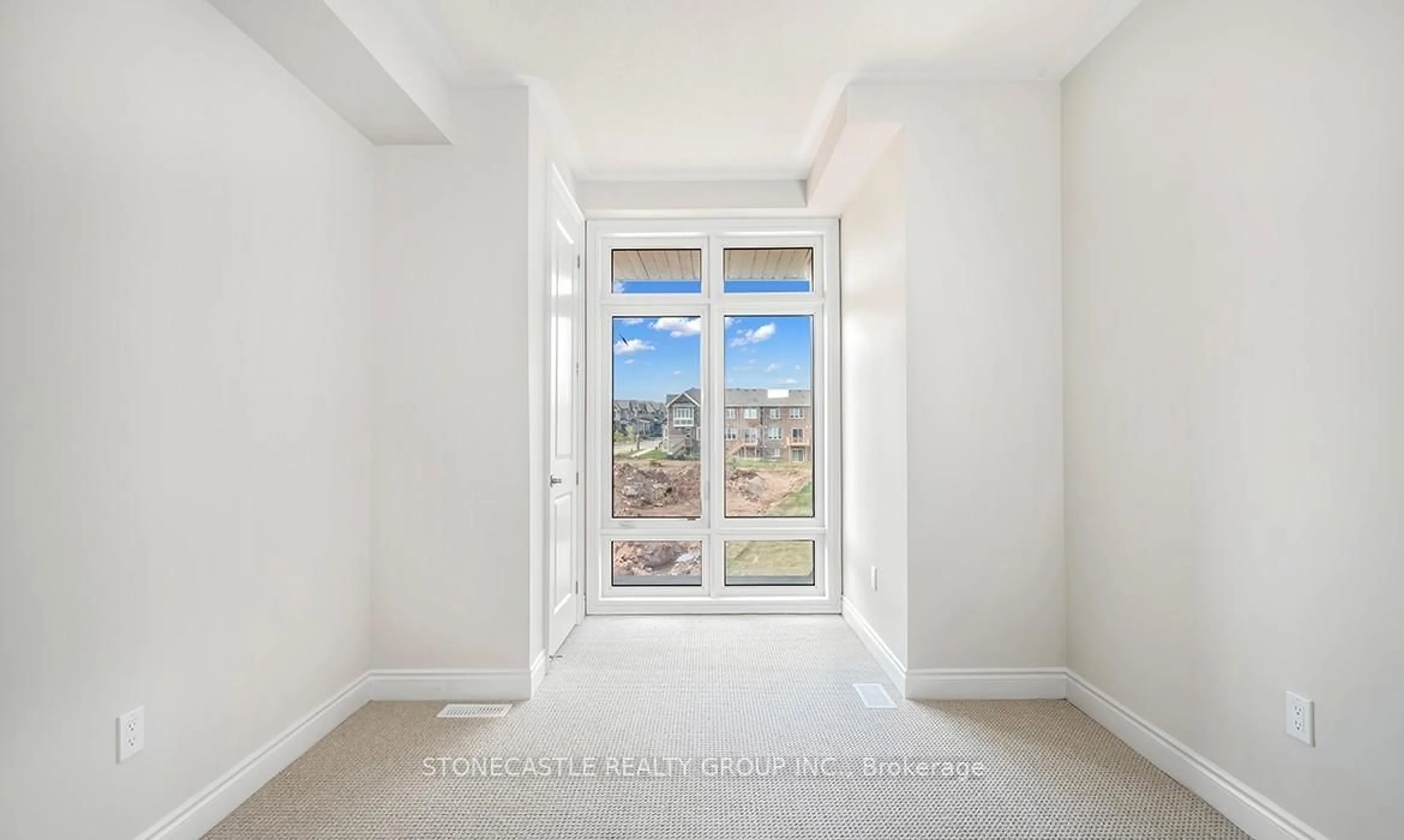 A pic of a room for 1388 Courtleigh Tr, Oakville Ontario L6H 7Y6