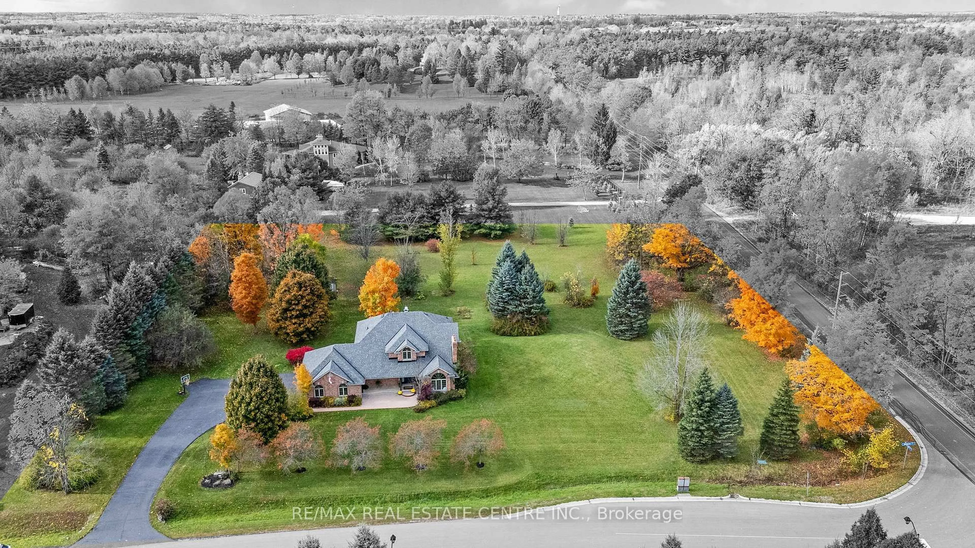 A pic from outside/outdoor area/front of a property/back of a property/a pic from drone, forest/trees view for 2255 Mohawk Tr, Milton Ontario L0P 1B0