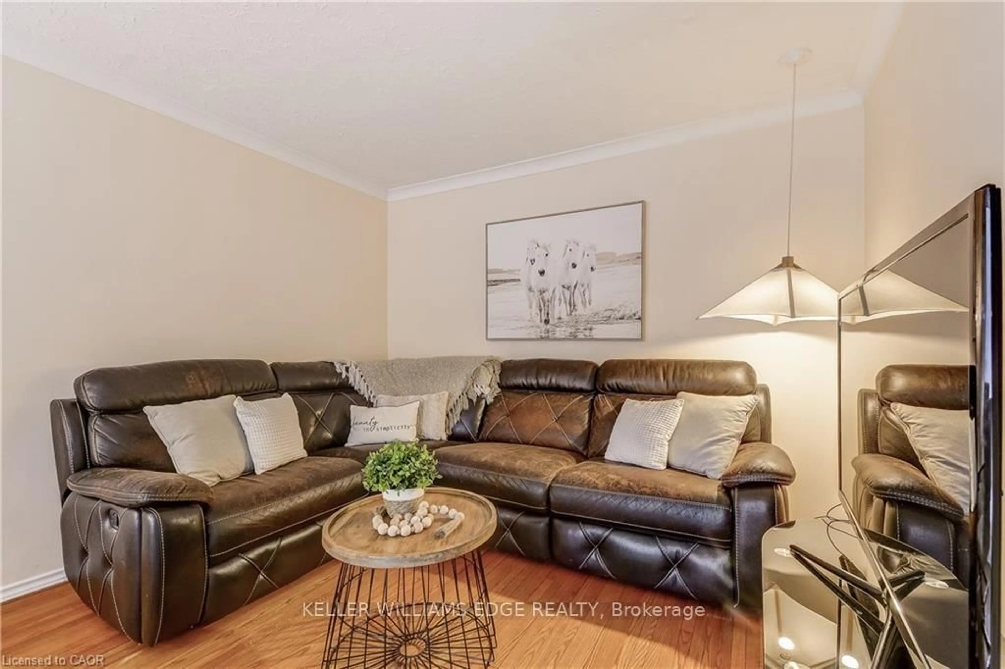 Living room with furniture, wood/laminate floor for 1470 Fisher Ave, Burlington Ontario L7P 2L8