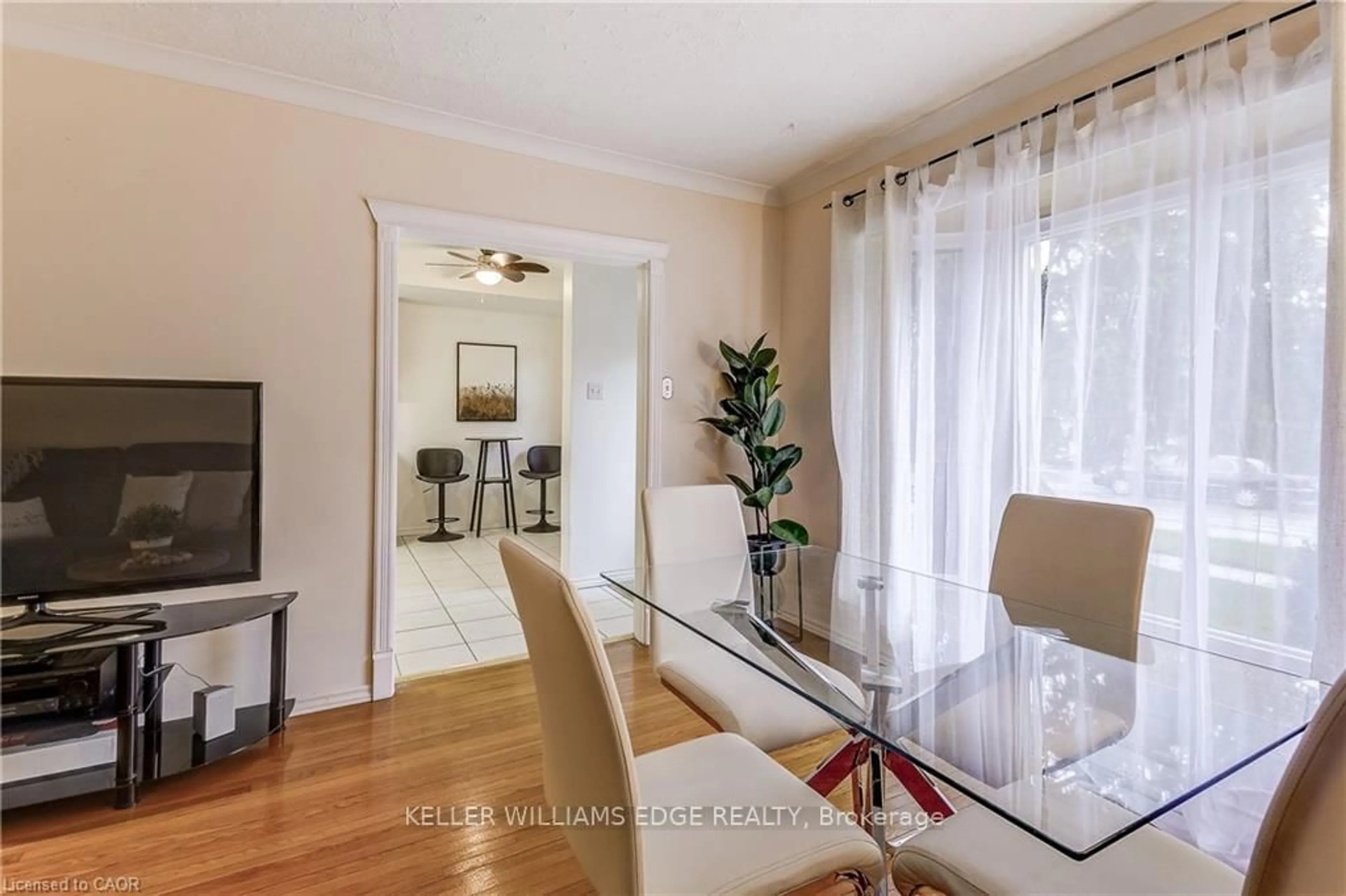 Dining room, wood/laminate floor for 1470 Fisher Ave, Burlington Ontario L7P 2L8