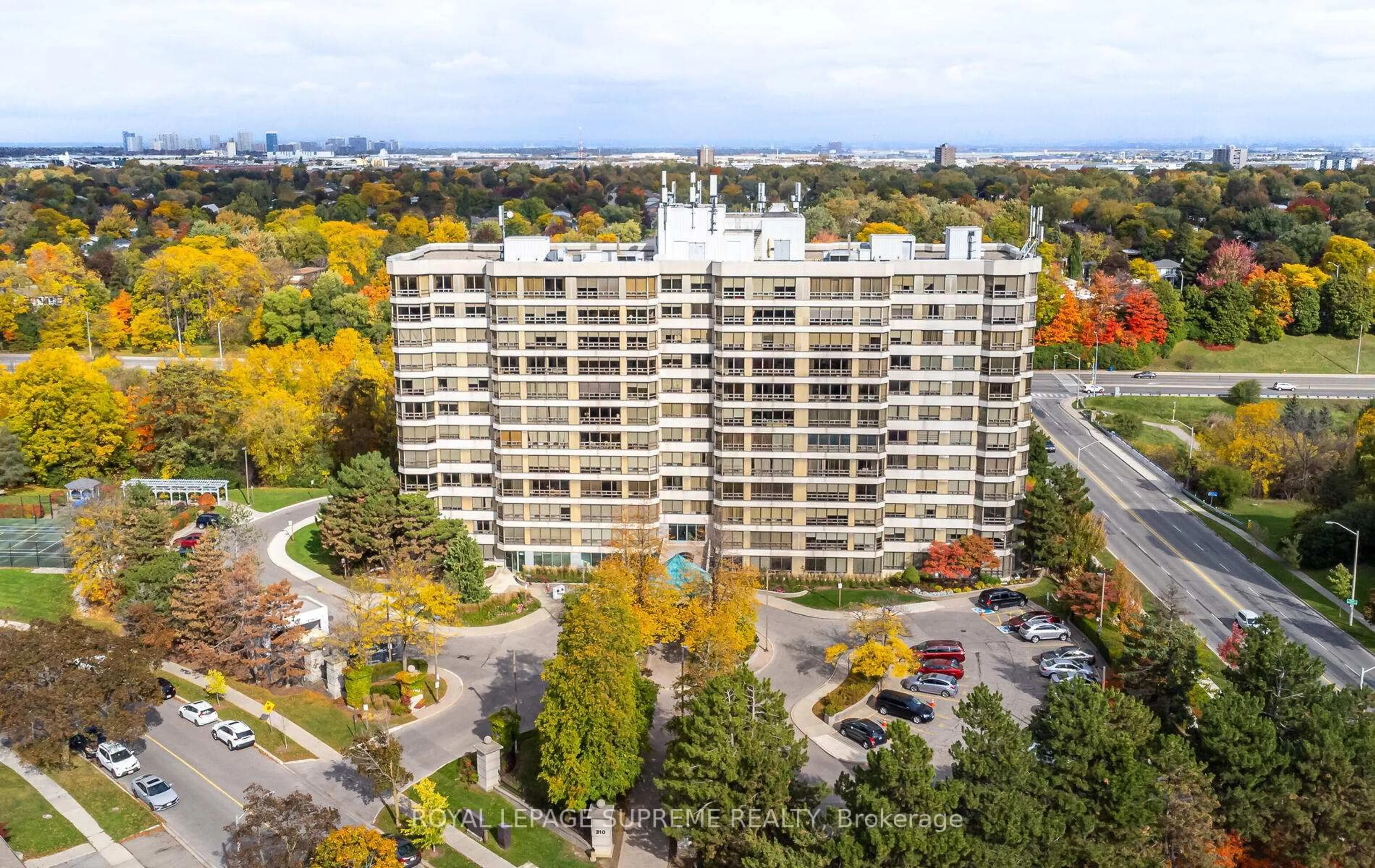 A pic from outside/outdoor area/front of a property/back of a property/a pic from drone, unknown for 310 Mill St #1110, Brampton Ontario L6Y 3B1