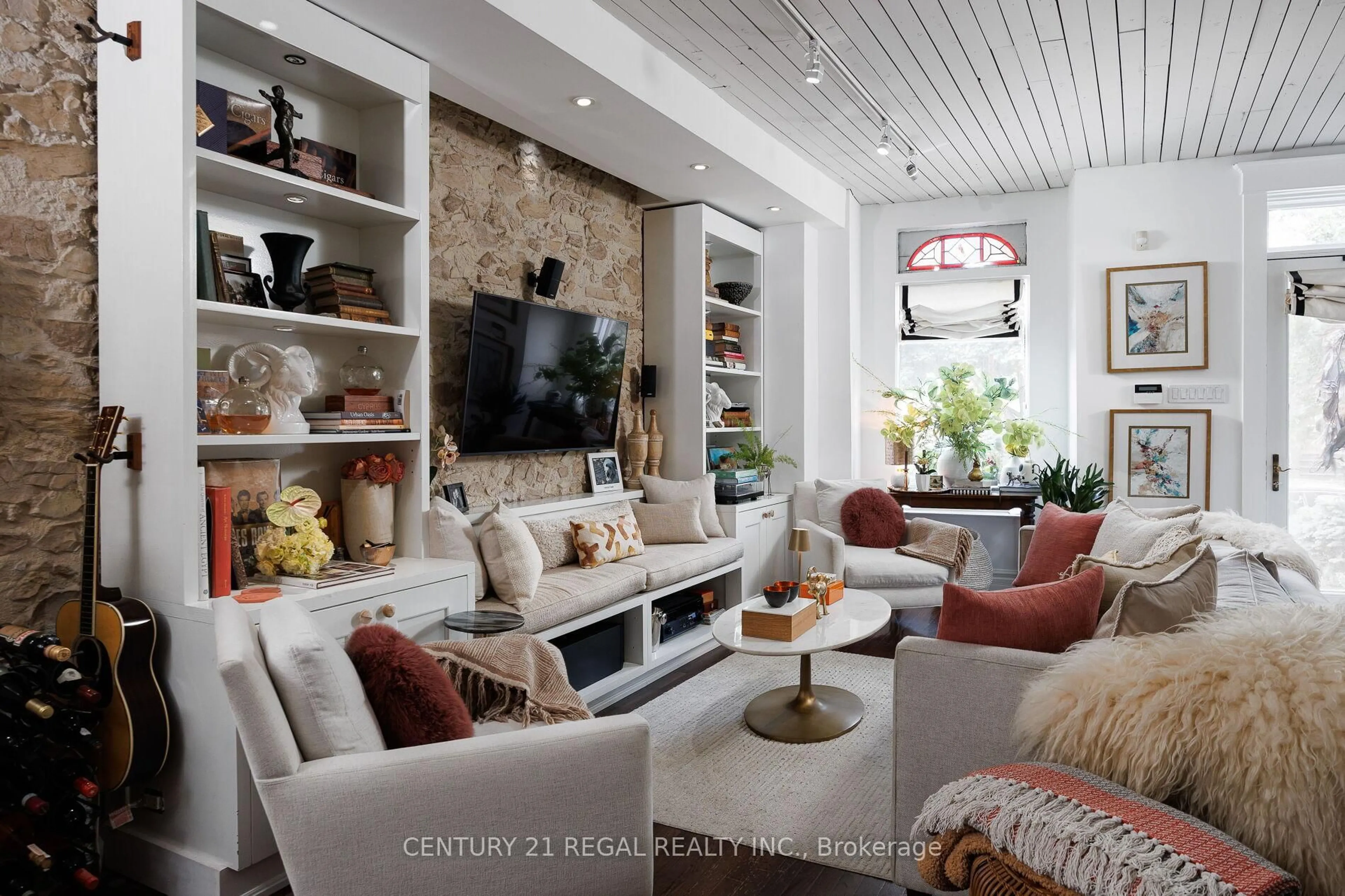 Living room with furniture, unknown for 723 Durie St, Toronto Ontario M6S 3H4