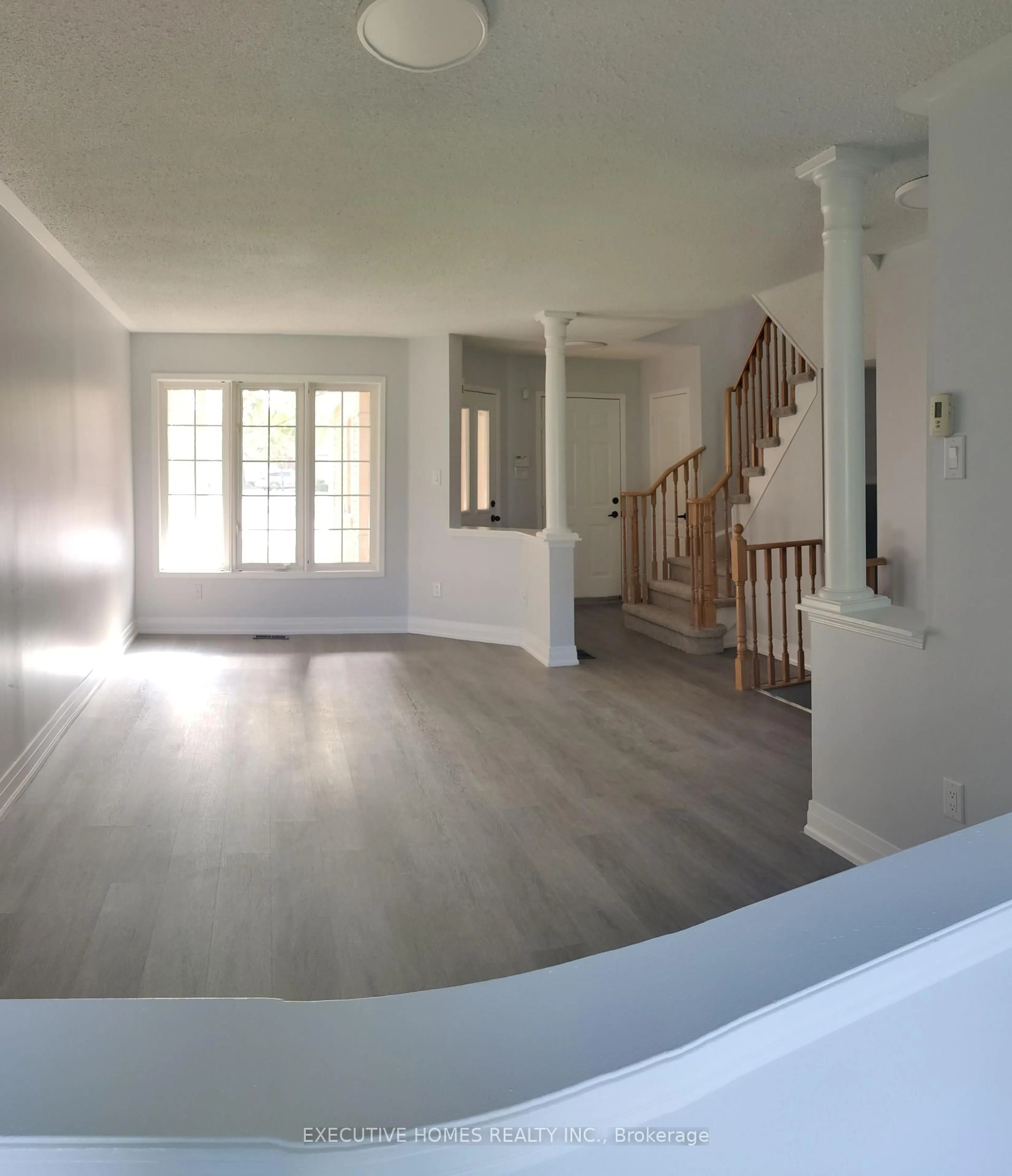 Indoor foyer for 2665 Thomas St #60, Mississauga Ontario L5M 6G6
