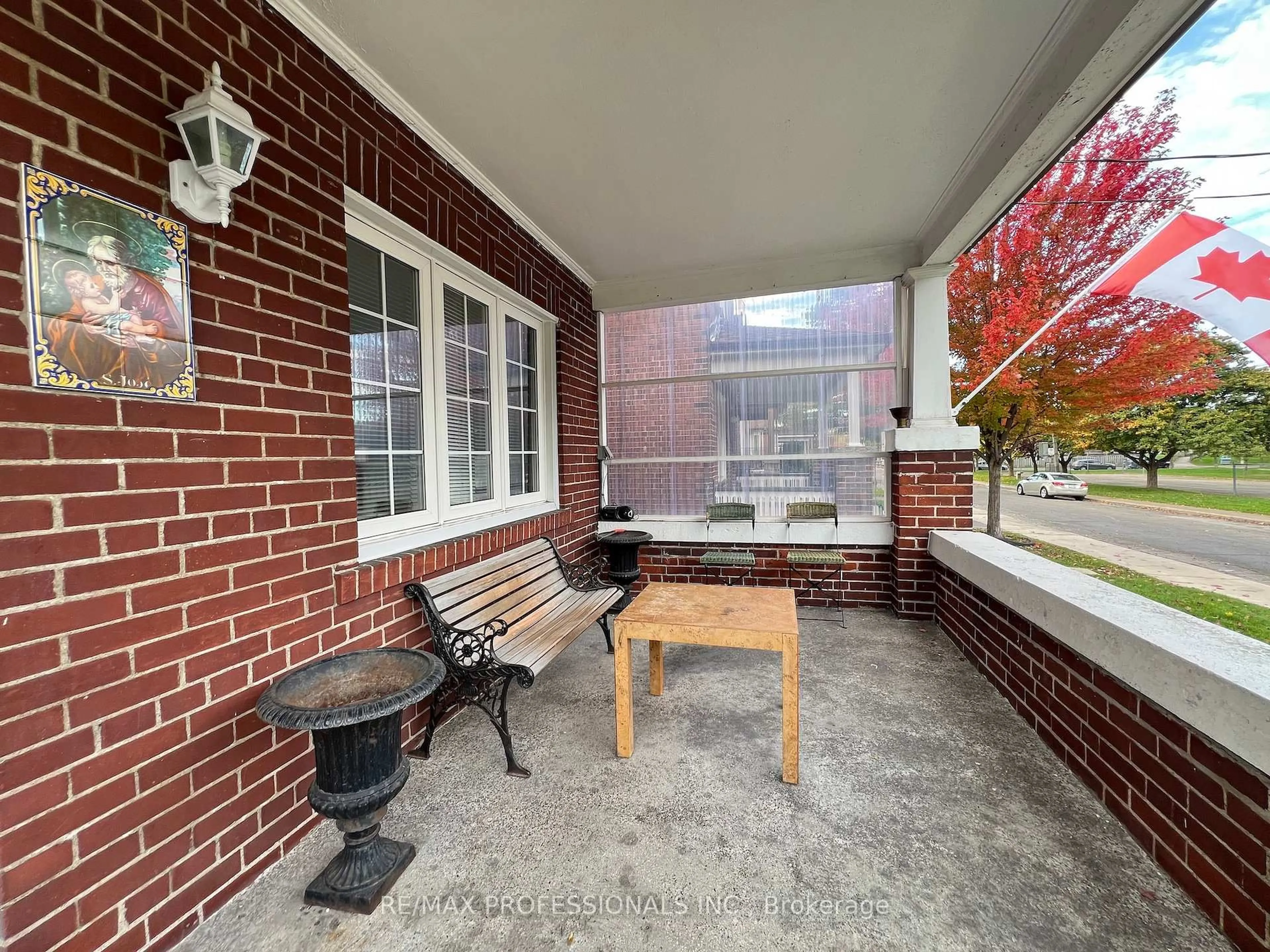 Patio, street for 33 Chandos Ave, Toronto Ontario M6H 2E6