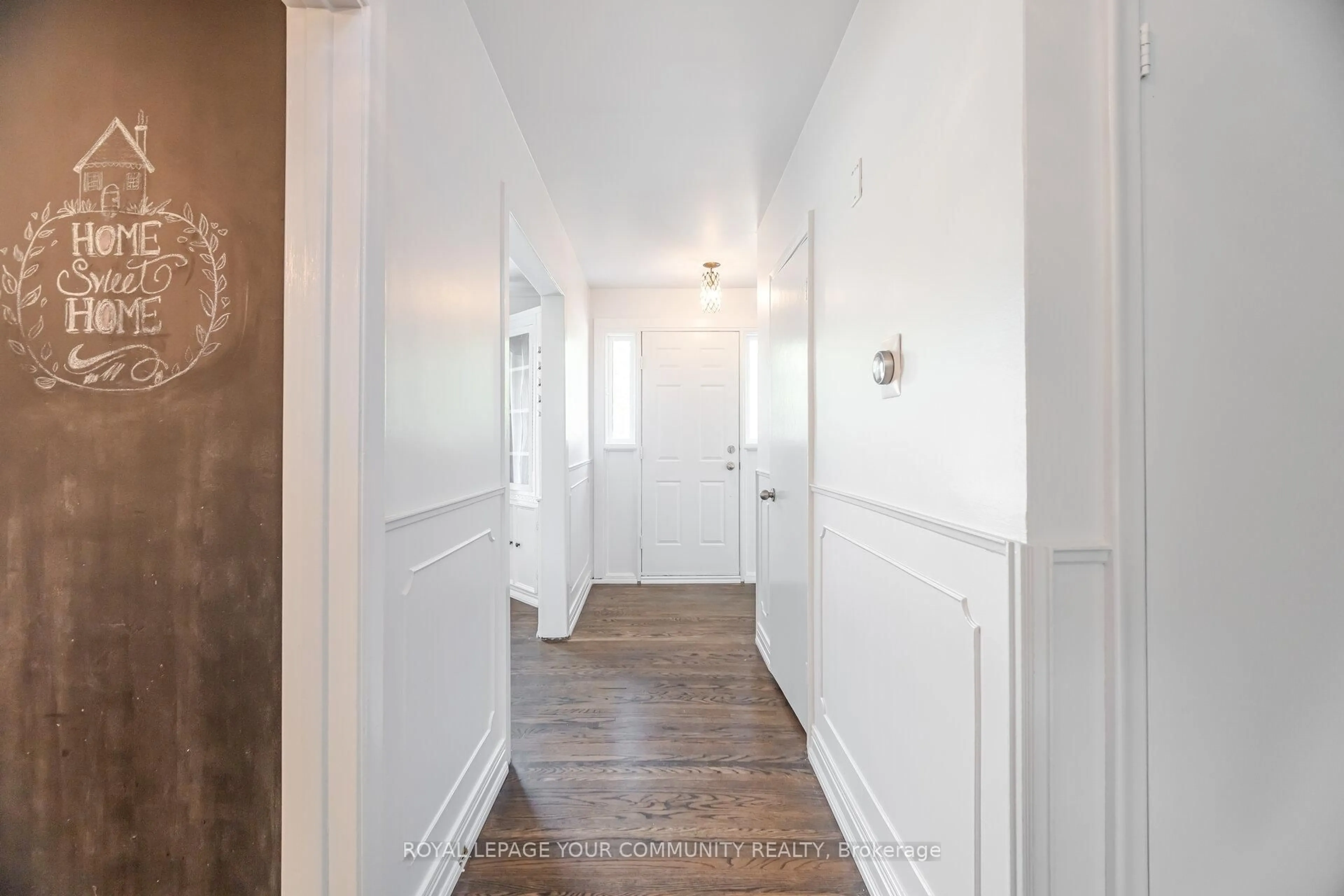 Indoor entryway for 1286 Kipling Ave, Toronto Ontario M9B 3N5