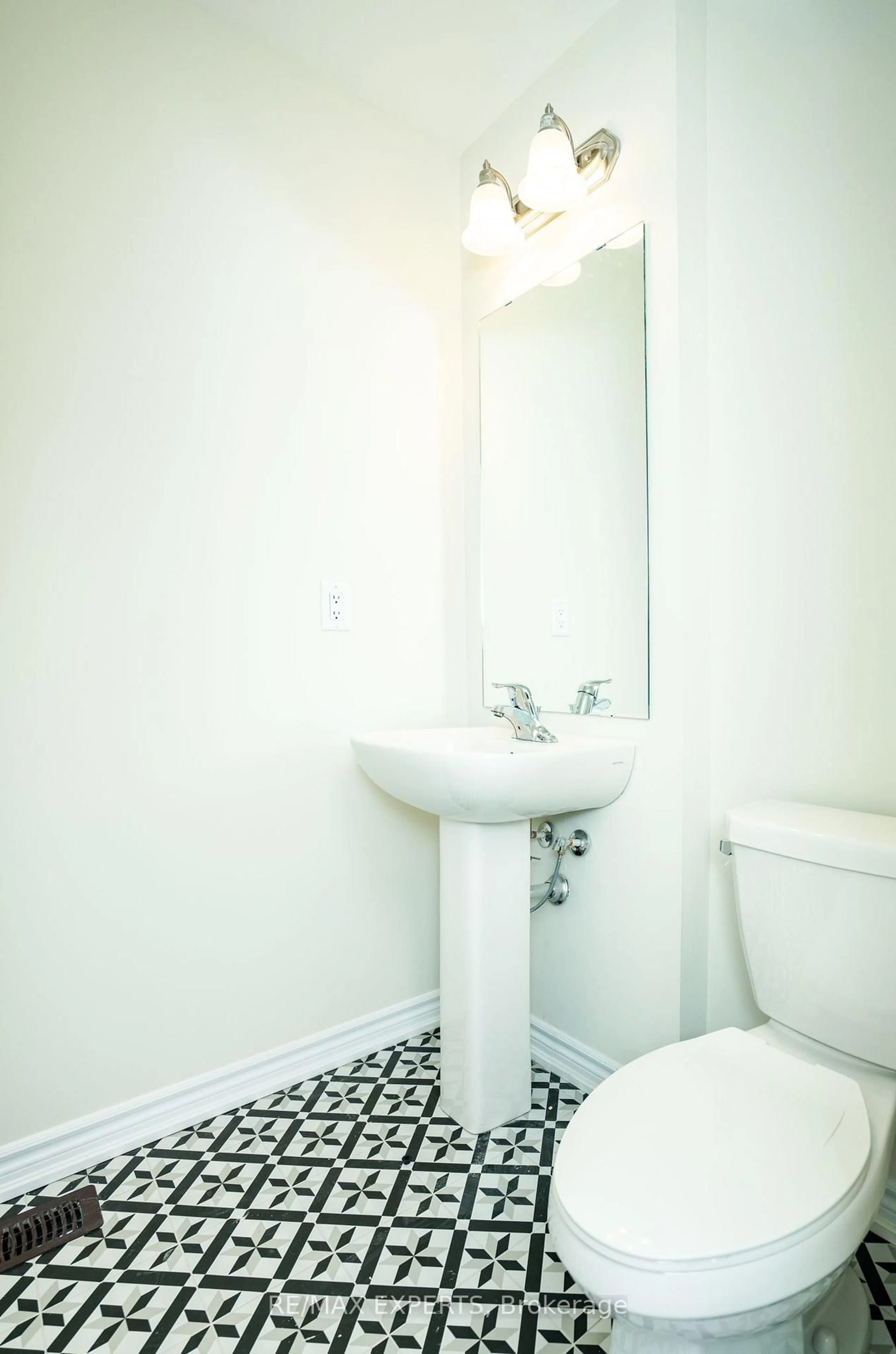 Standard bathroom, unknown for 1455 NATIONAL COMMON Cres, Burlington Ontario L7P 0V7
