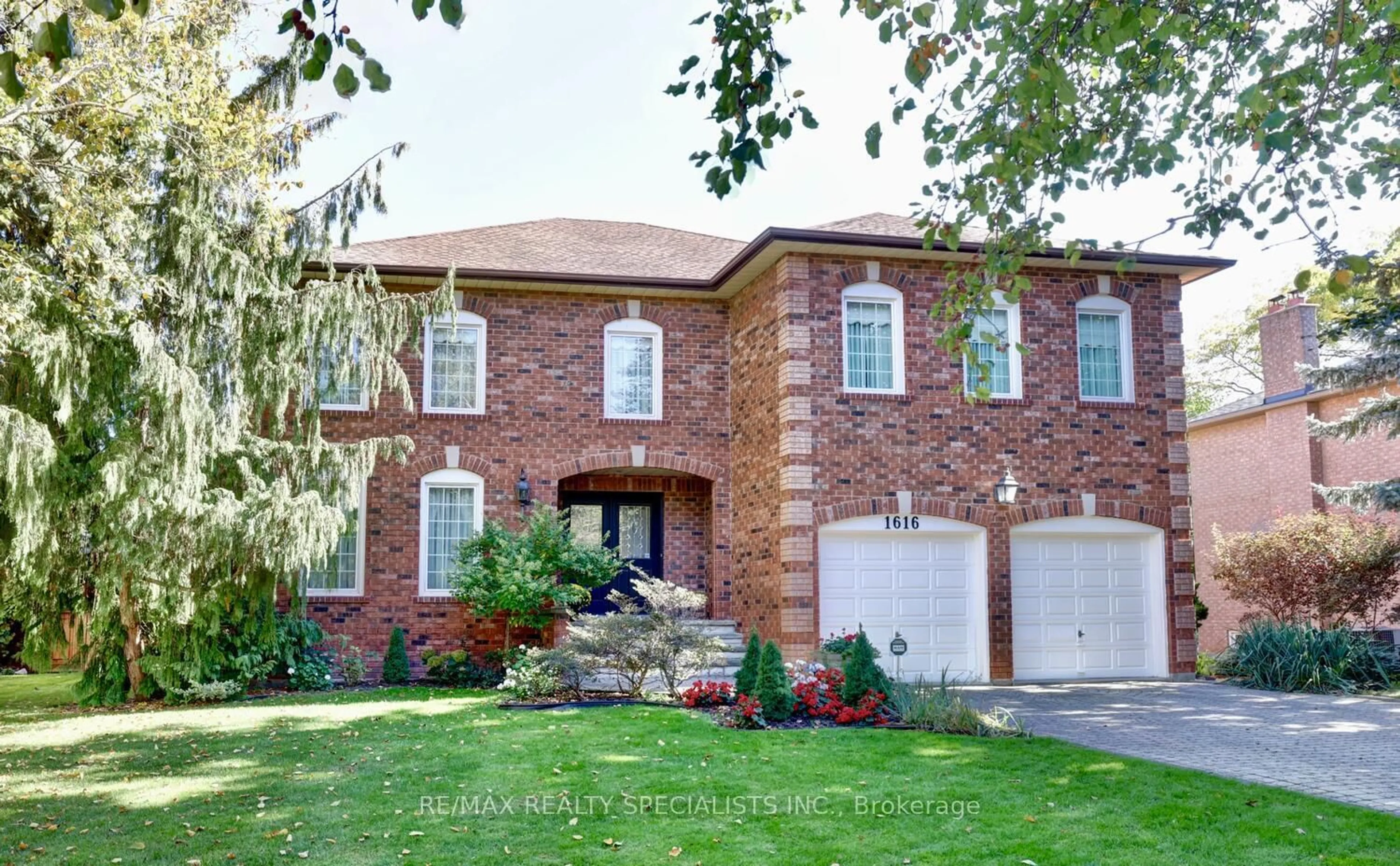 Home with brick exterior material, street for 1616 Tipperary Crt, Mississauga Ontario L5H 3Z4