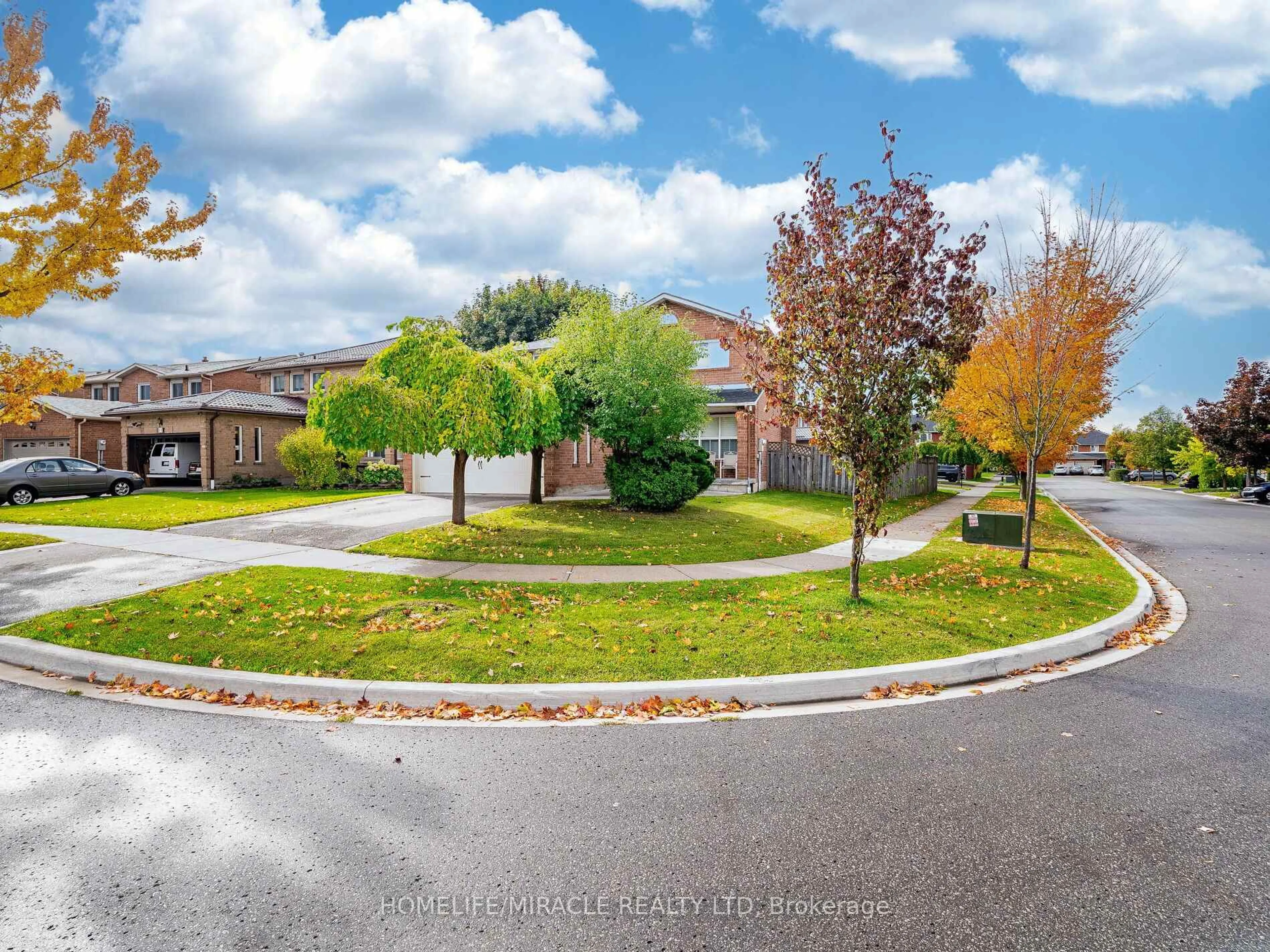 A pic from outside/outdoor area/front of a property/back of a property/a pic from drone, street for 9 Ballycastle Cres, Brampton Ontario L6Z 2V6