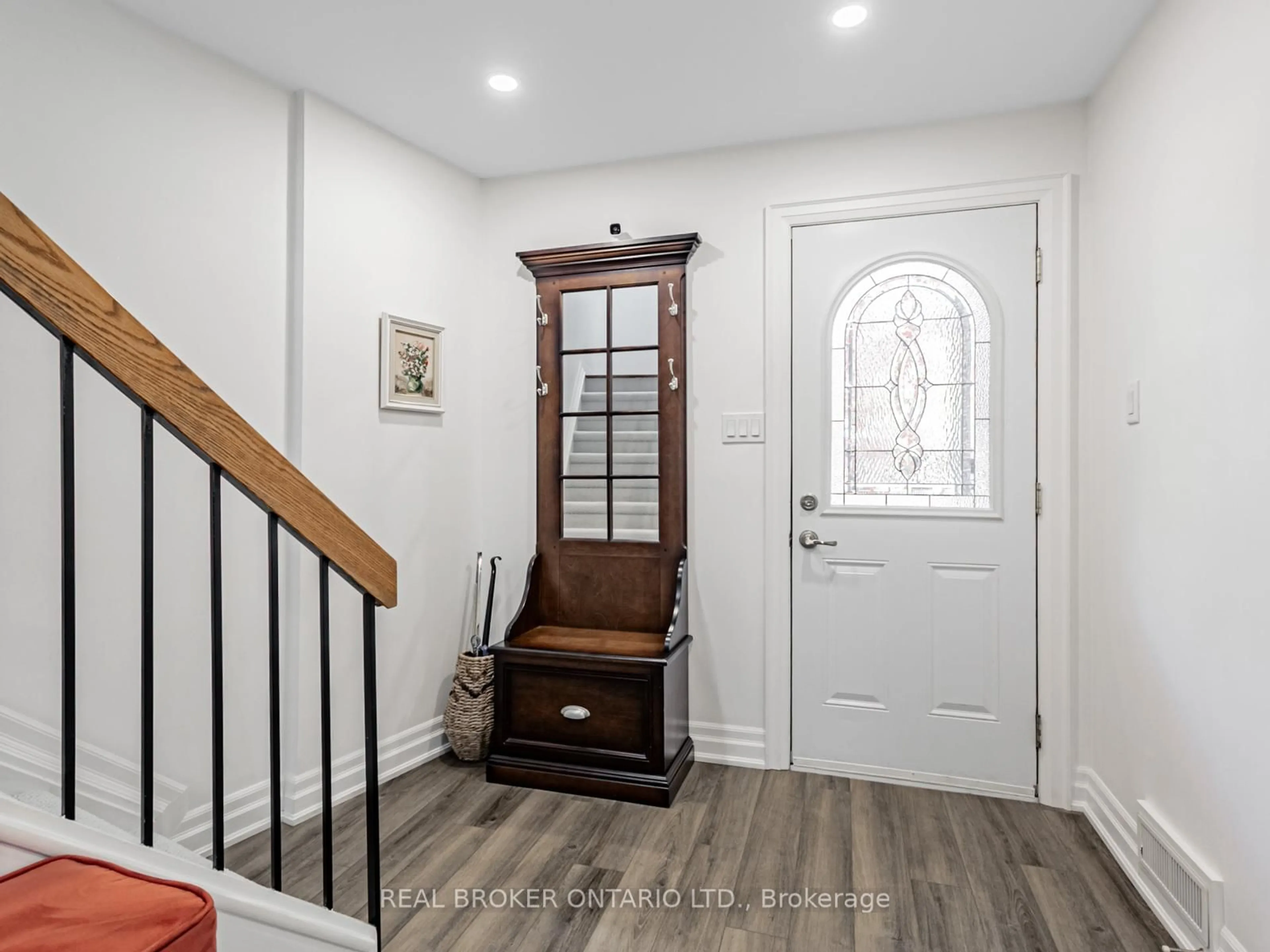 Indoor entryway for 1060 Walden Circ #27, Mississauga Ontario L5J 4J9