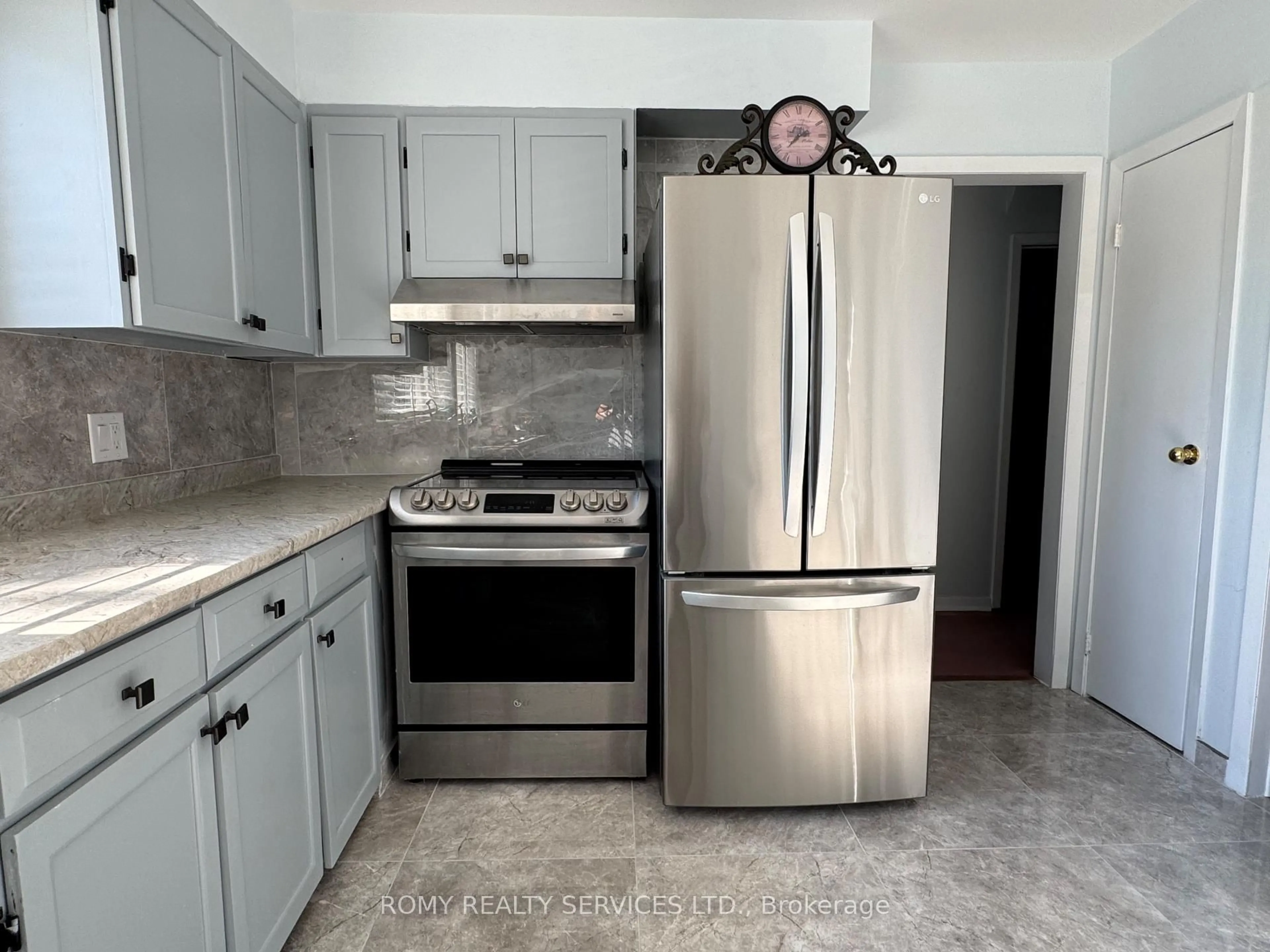 Standard kitchen, ceramic/tile floor for 10 Grandravine Dr #1, Toronto Ontario M3J 1B1