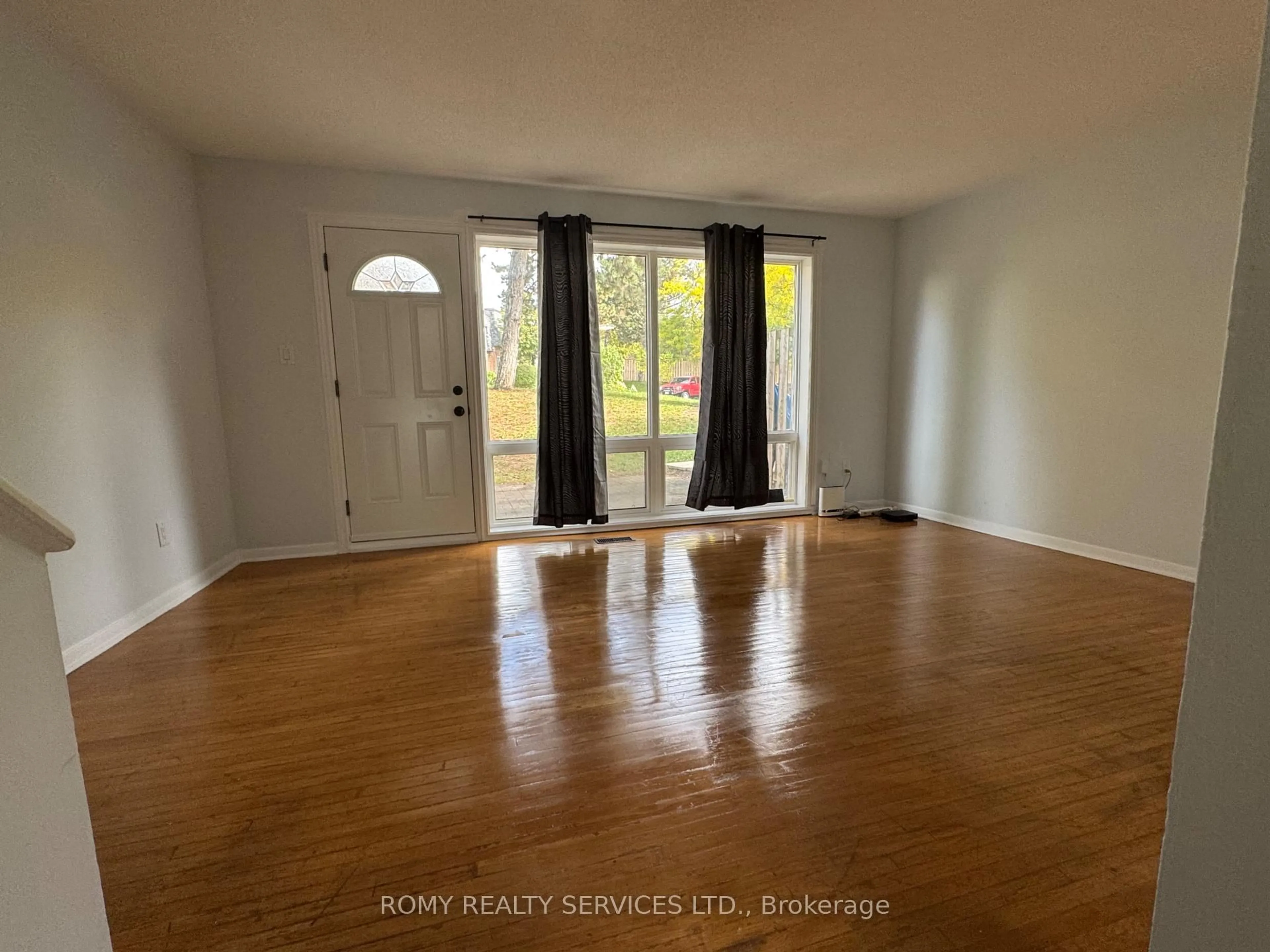 A pic of a room for 10 Grandravine Dr #1, Toronto Ontario M3J 1B1