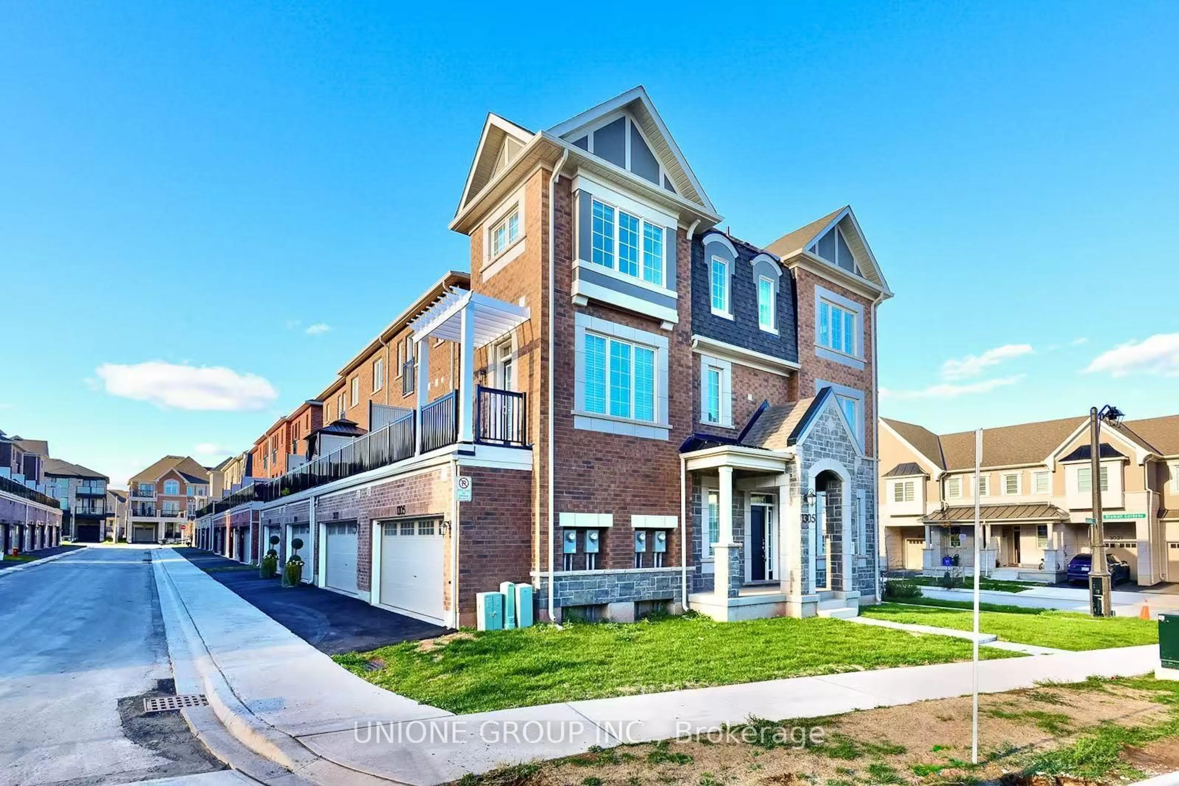 Home with brick exterior material, street for 1305 Courtleigh Tr, Oakville Ontario L6H 7Y2