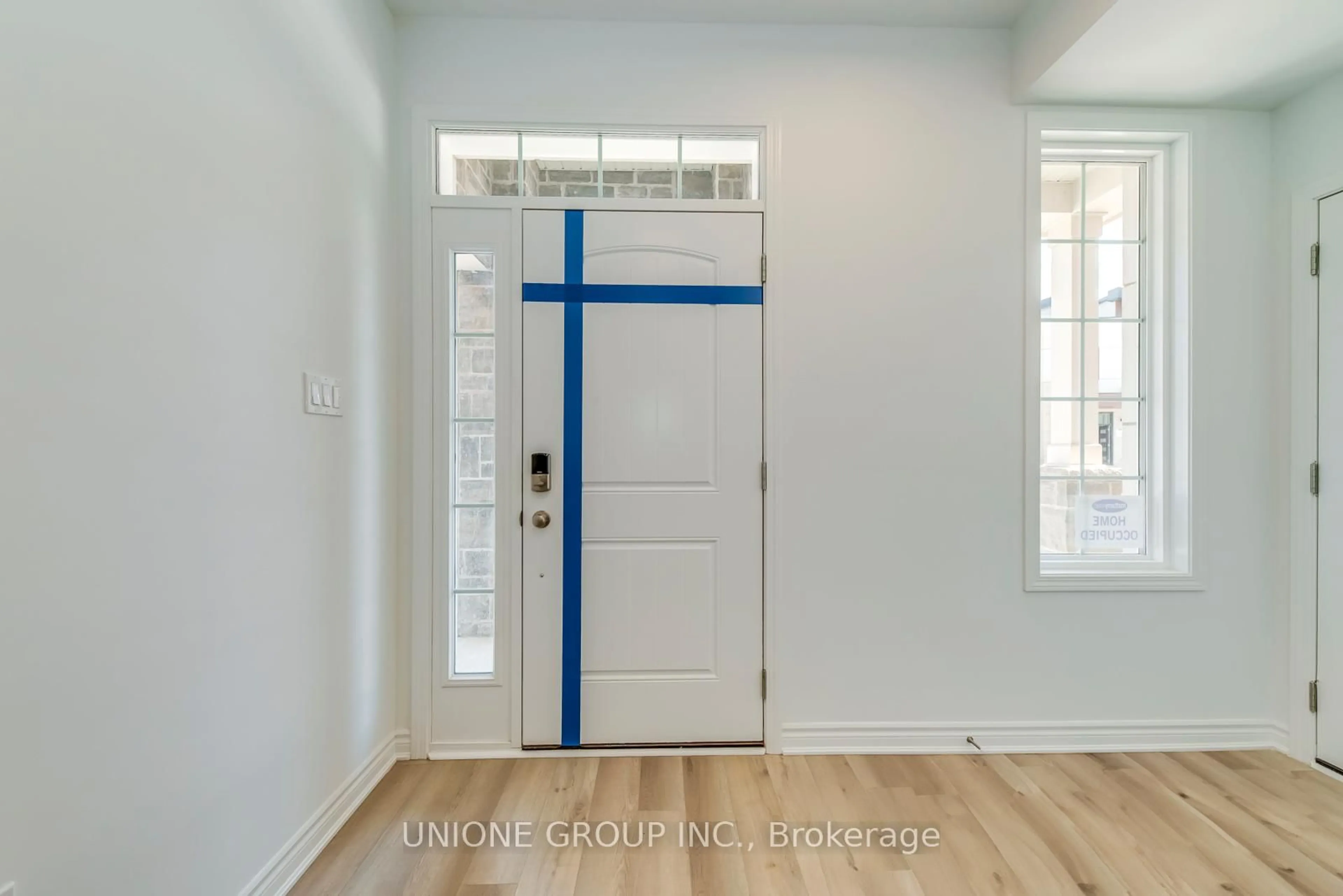Indoor entryway for 1305 Courtleigh Tr, Oakville Ontario L6H 7Y2