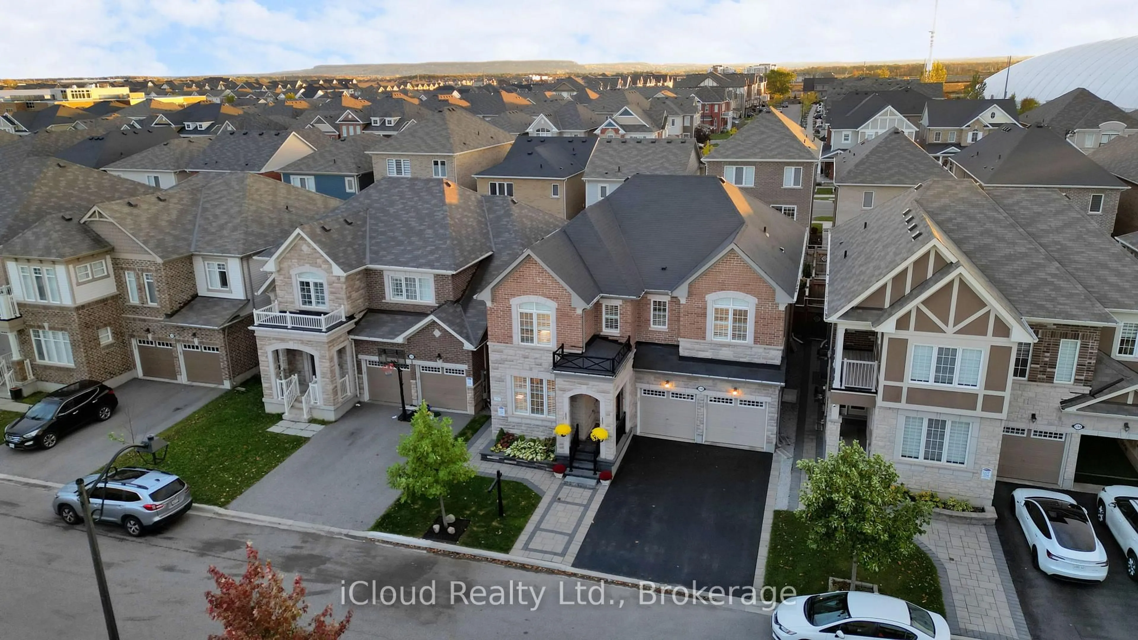 A pic from outside/outdoor area/front of a property/back of a property/a pic from drone, street for 1198 McEachern Crt, Milton Ontario L9E 1E4