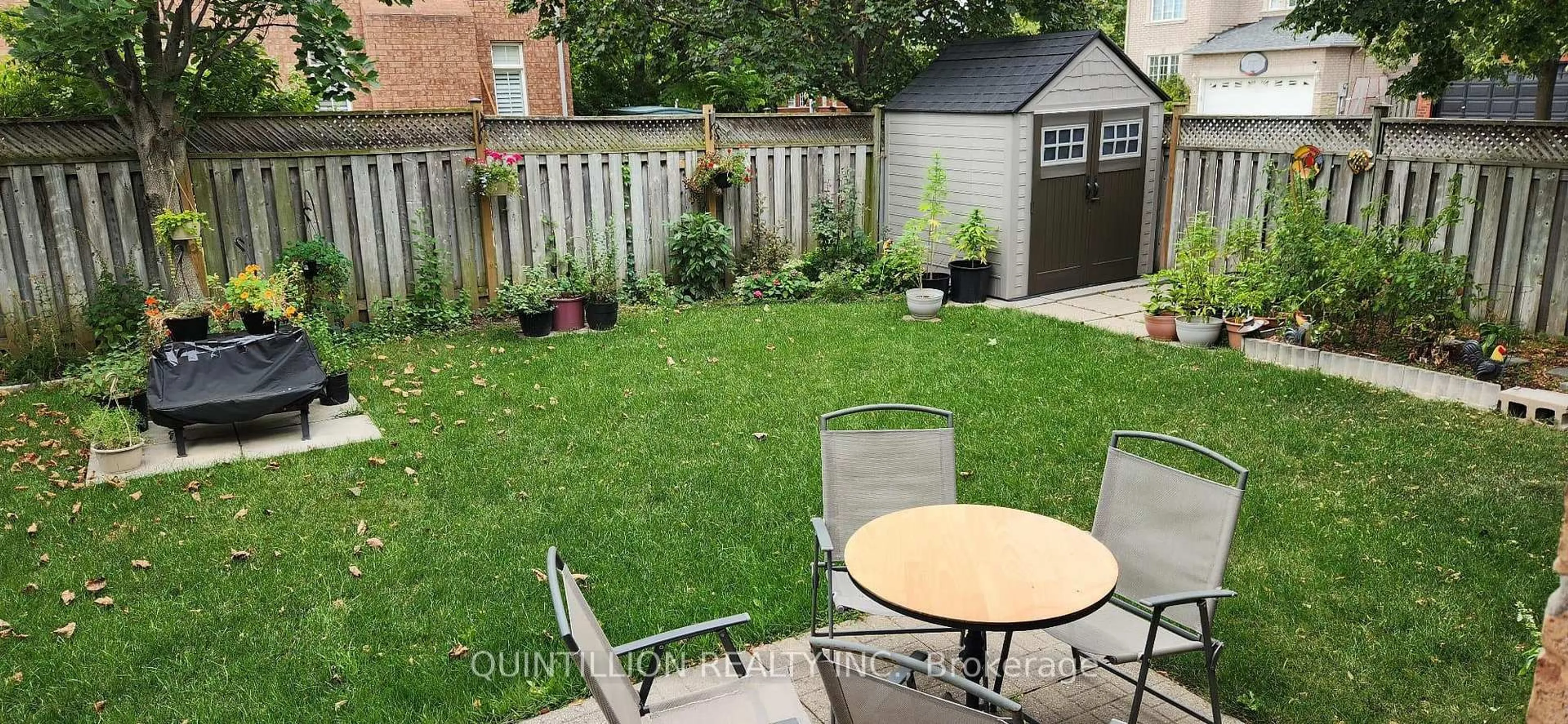Patio, street for 2054 Bloomfield Dr, Oakville Ontario L6M 3W3