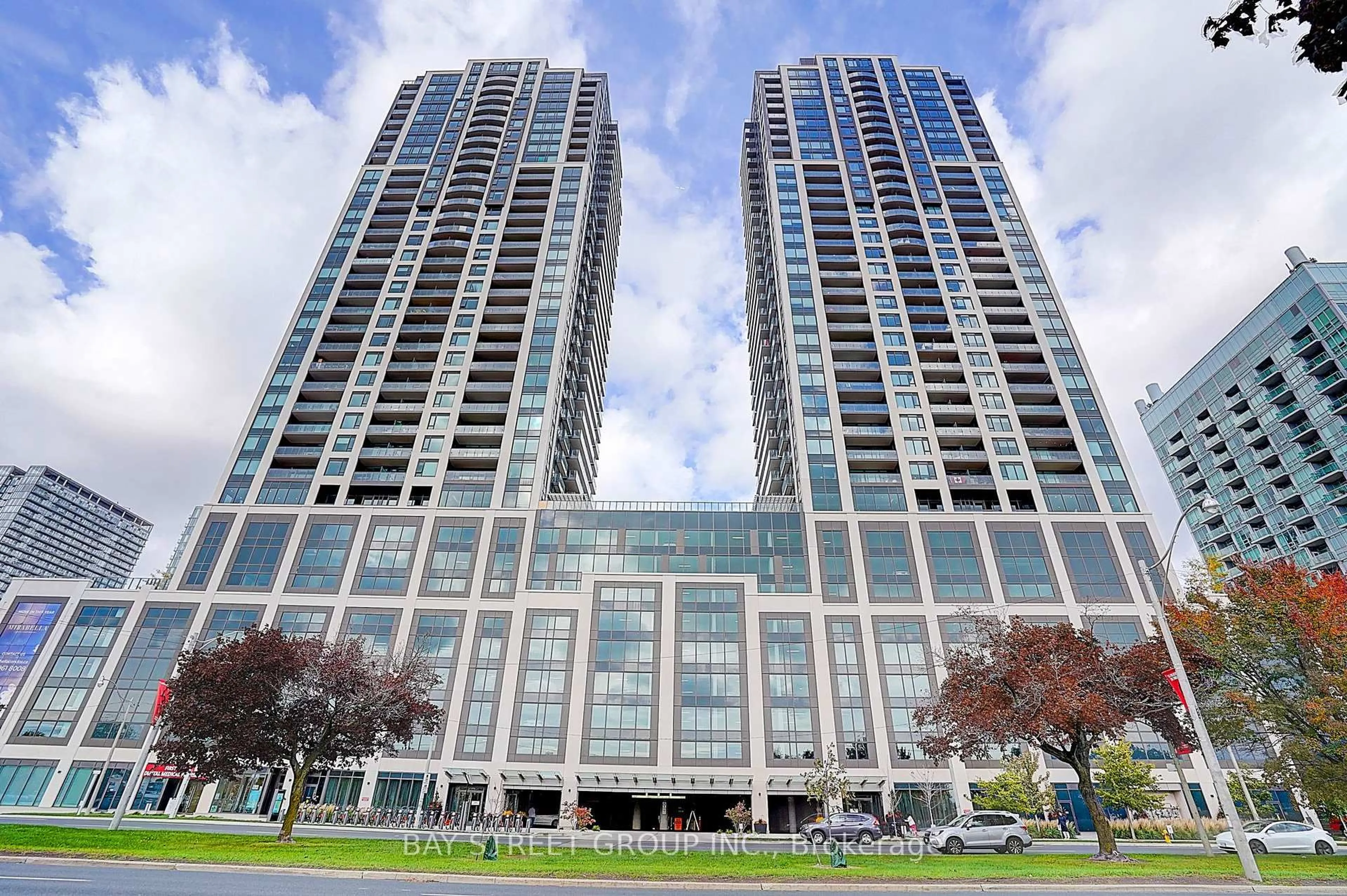 Indoor foyer for 1926 Lake Shore Blvd #3805, Toronto Ontario M6S 1A2