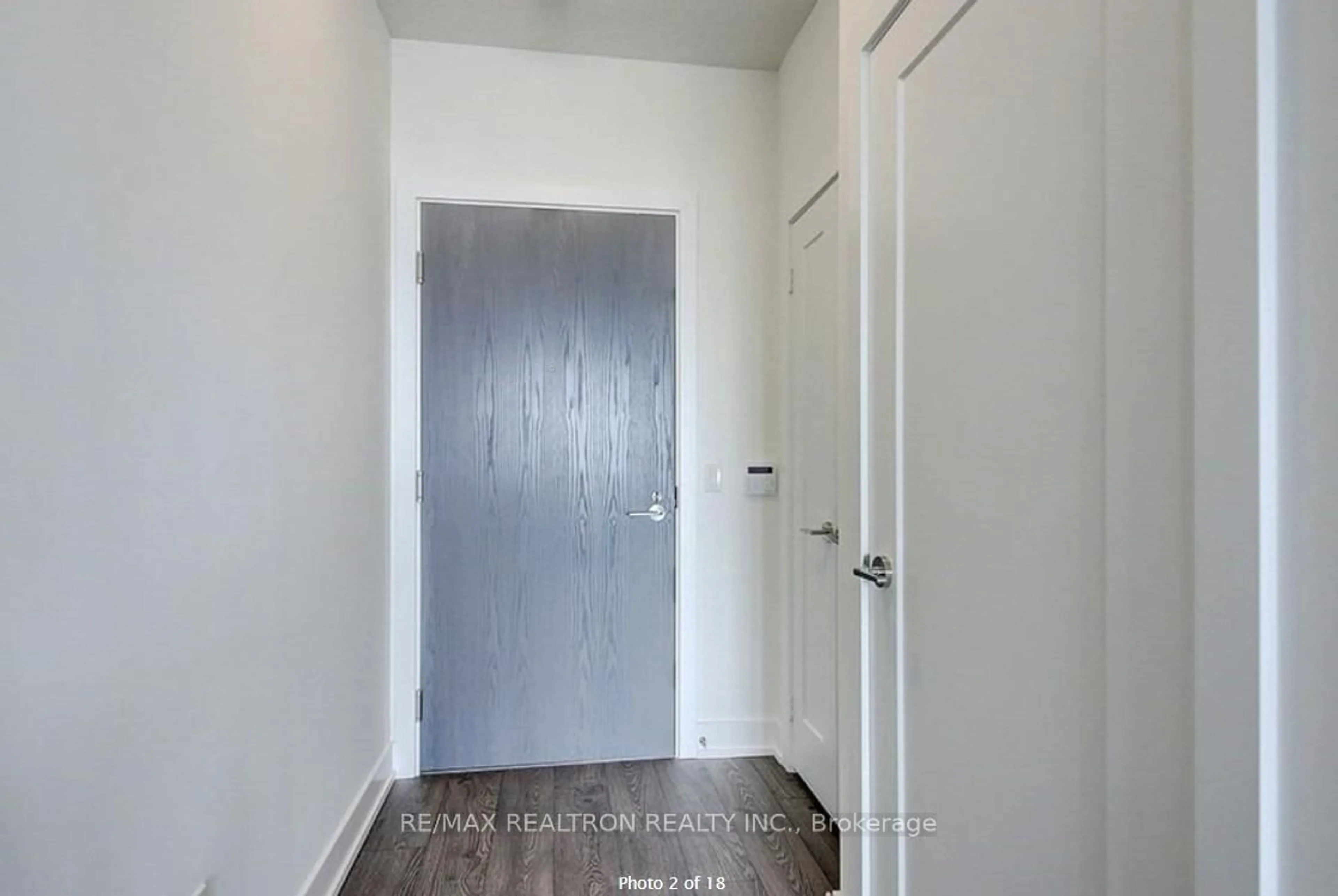 Indoor entryway for 7 Mabelle Ave #4010, Toronto Ontario M9A 0C9