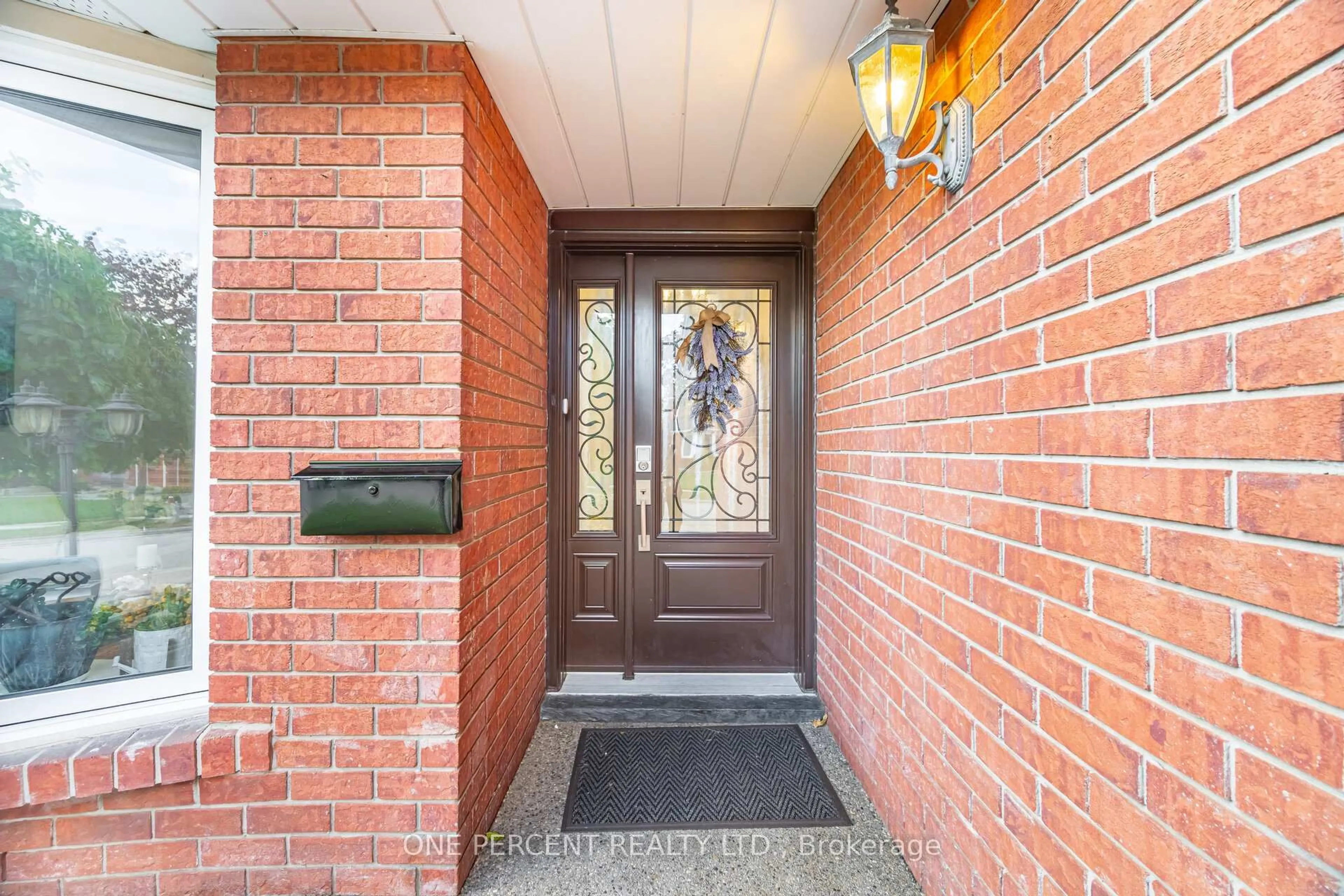 Unknown for 704 Bookham Cres, Mississauga Ontario L4Z 1T9