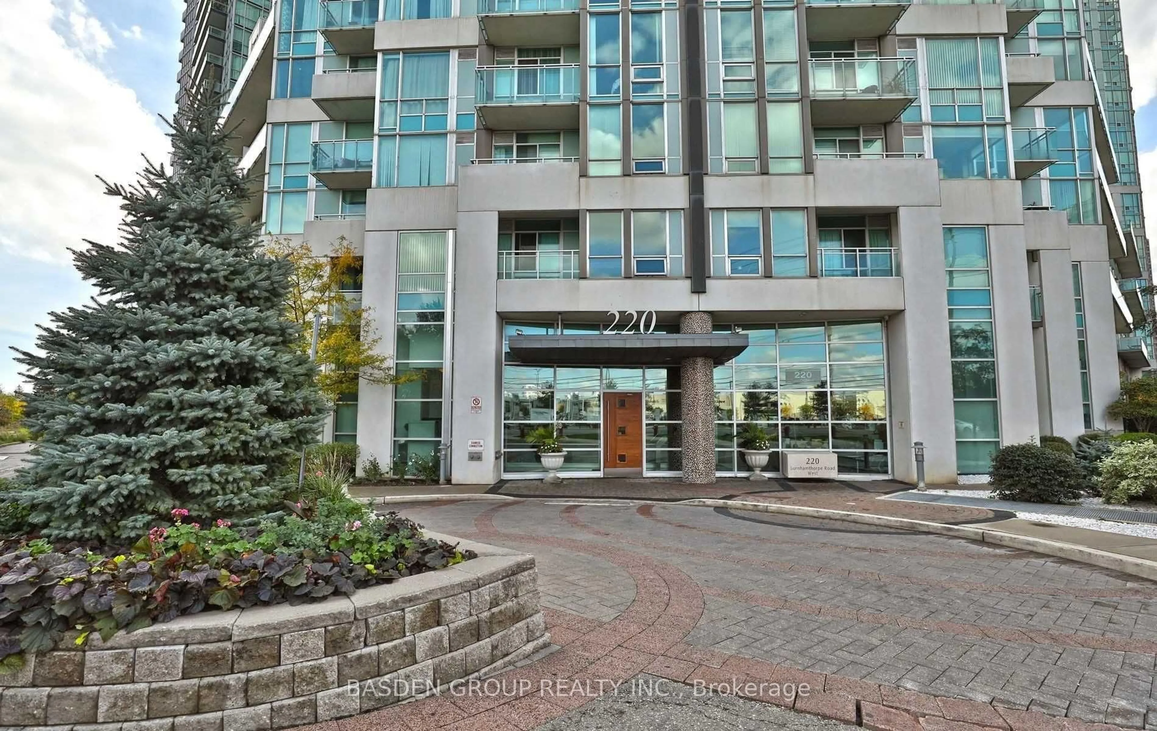 Indoor foyer for 220 Burnhamthorpe Rd #920, Mississauga Ontario L5B 4N4