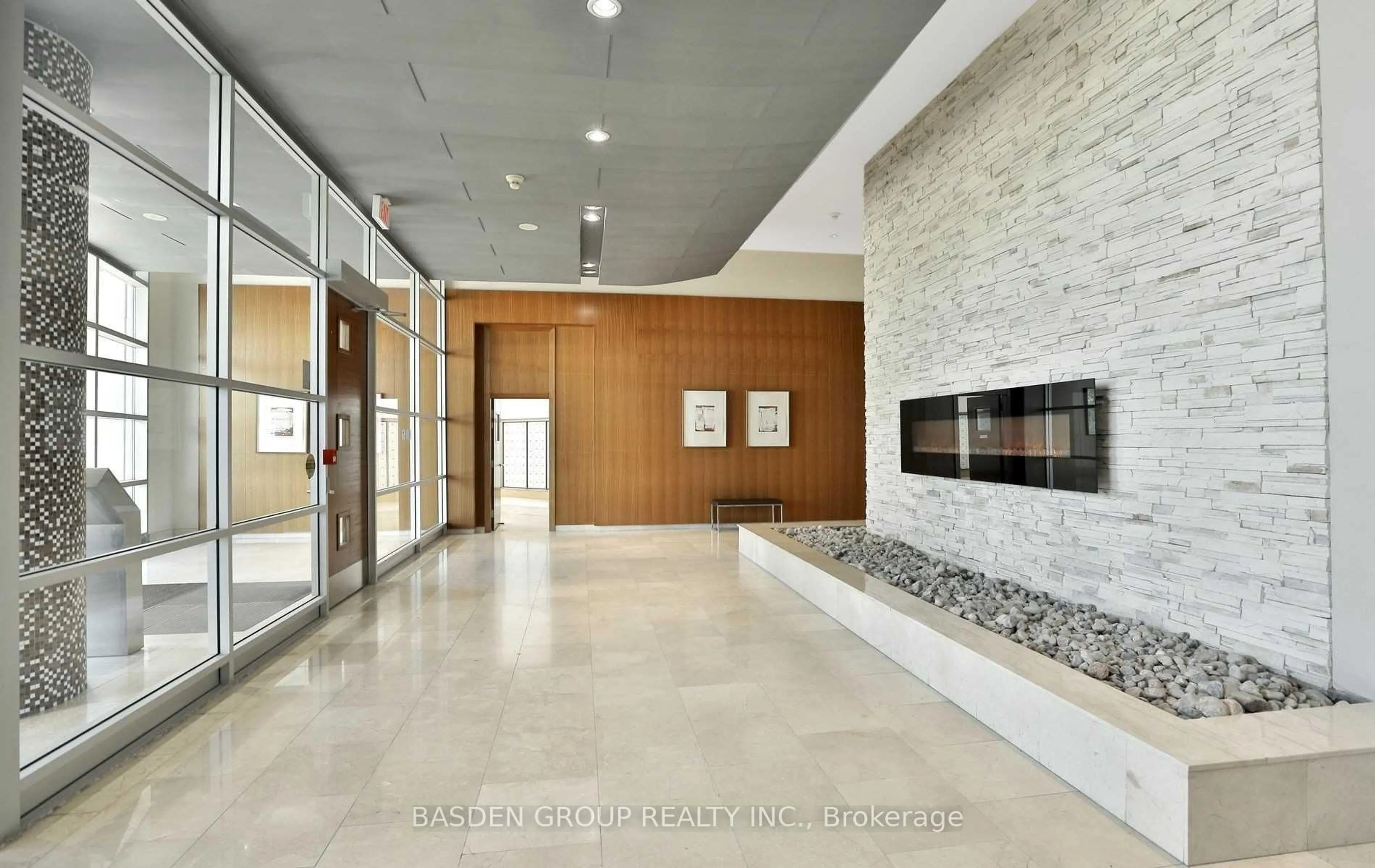Indoor foyer for 220 Burnhamthorpe Rd #920, Mississauga Ontario L5B 4N4
