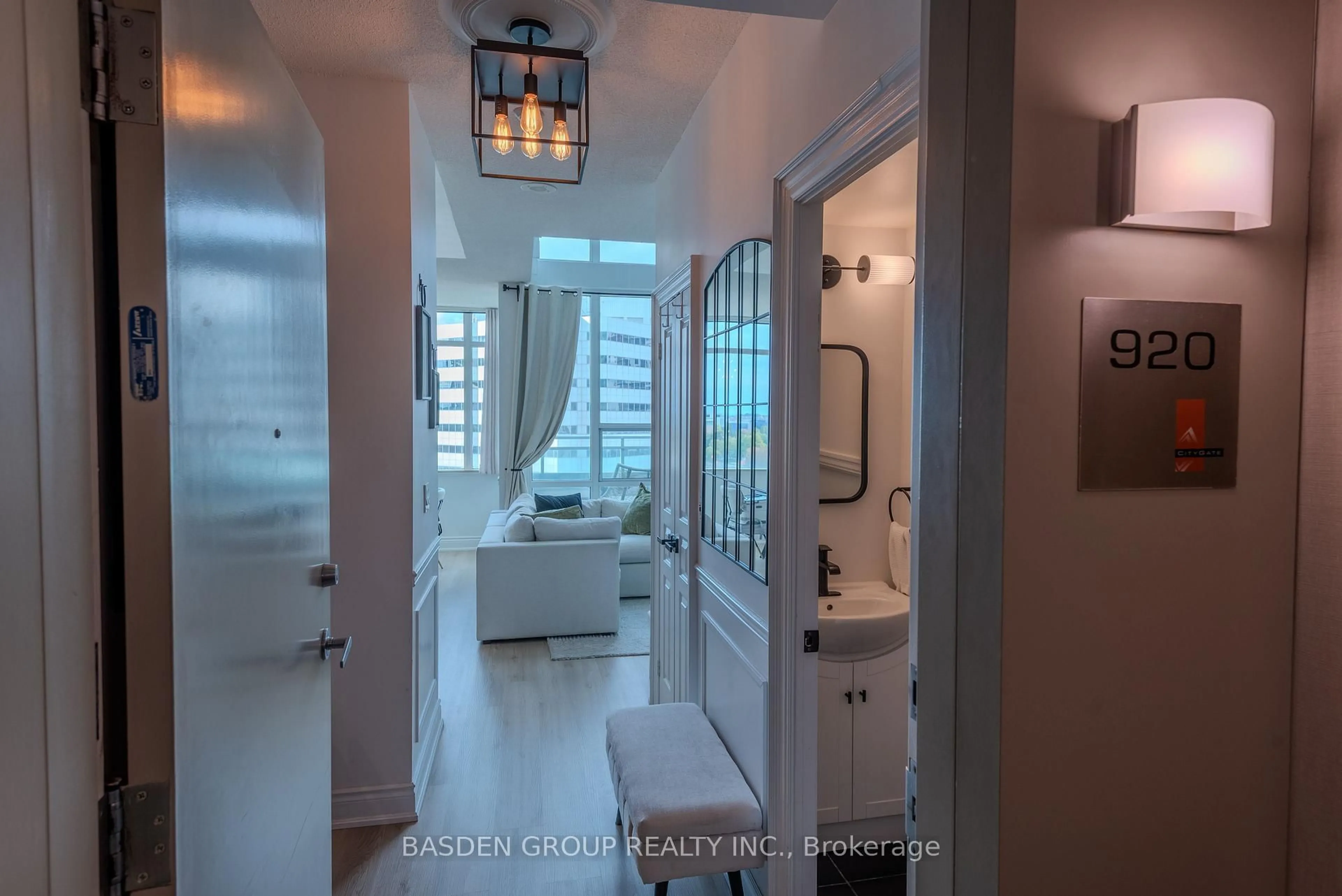 Unknown for 220 Burnhamthorpe Rd #920, Mississauga Ontario L5B 4N4