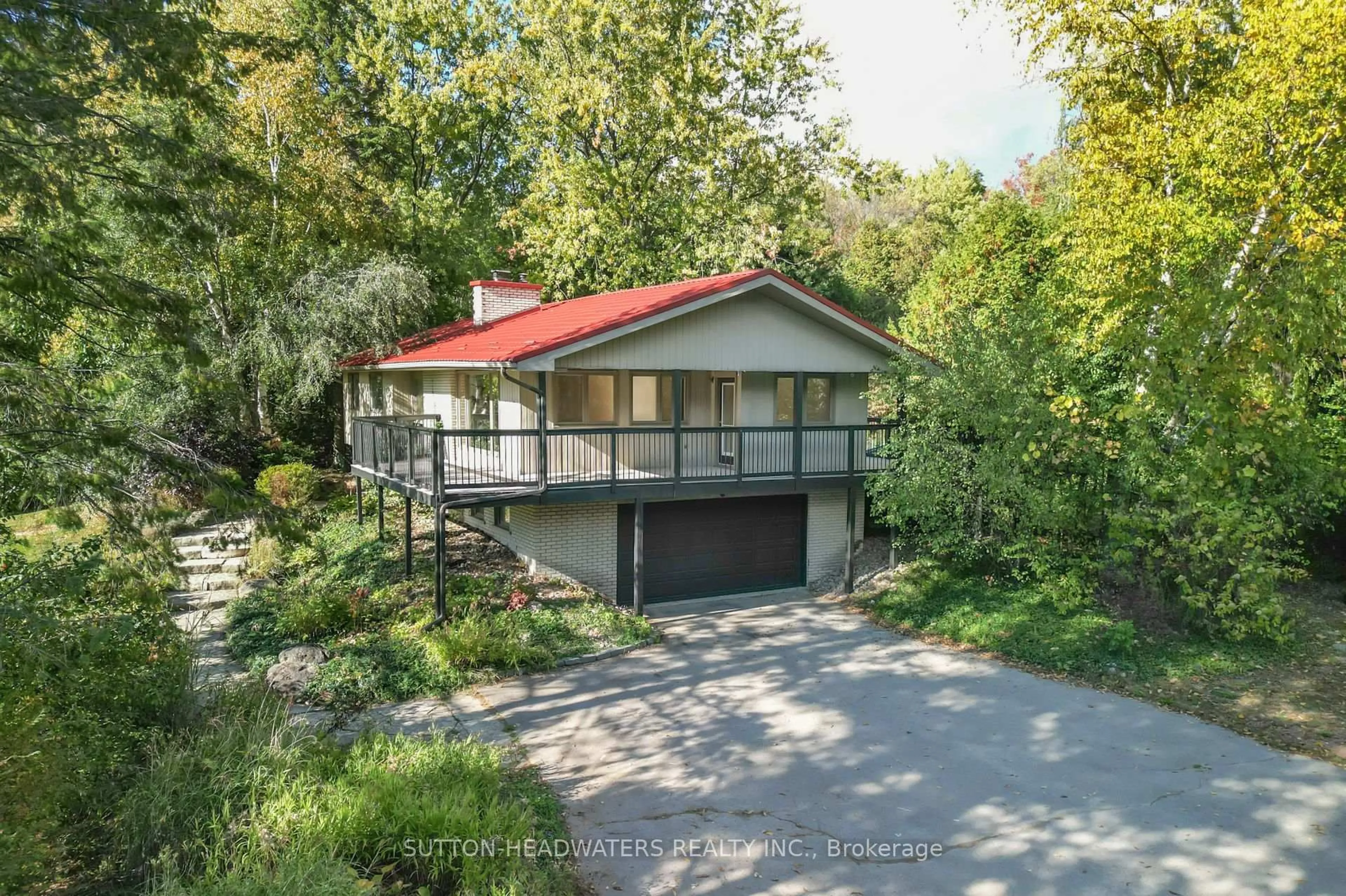 A pic from outside/outdoor area/front of a property/back of a property/a pic from drone, unknown for 5 Cedar Dr, Caledon Ontario L7K 1H4