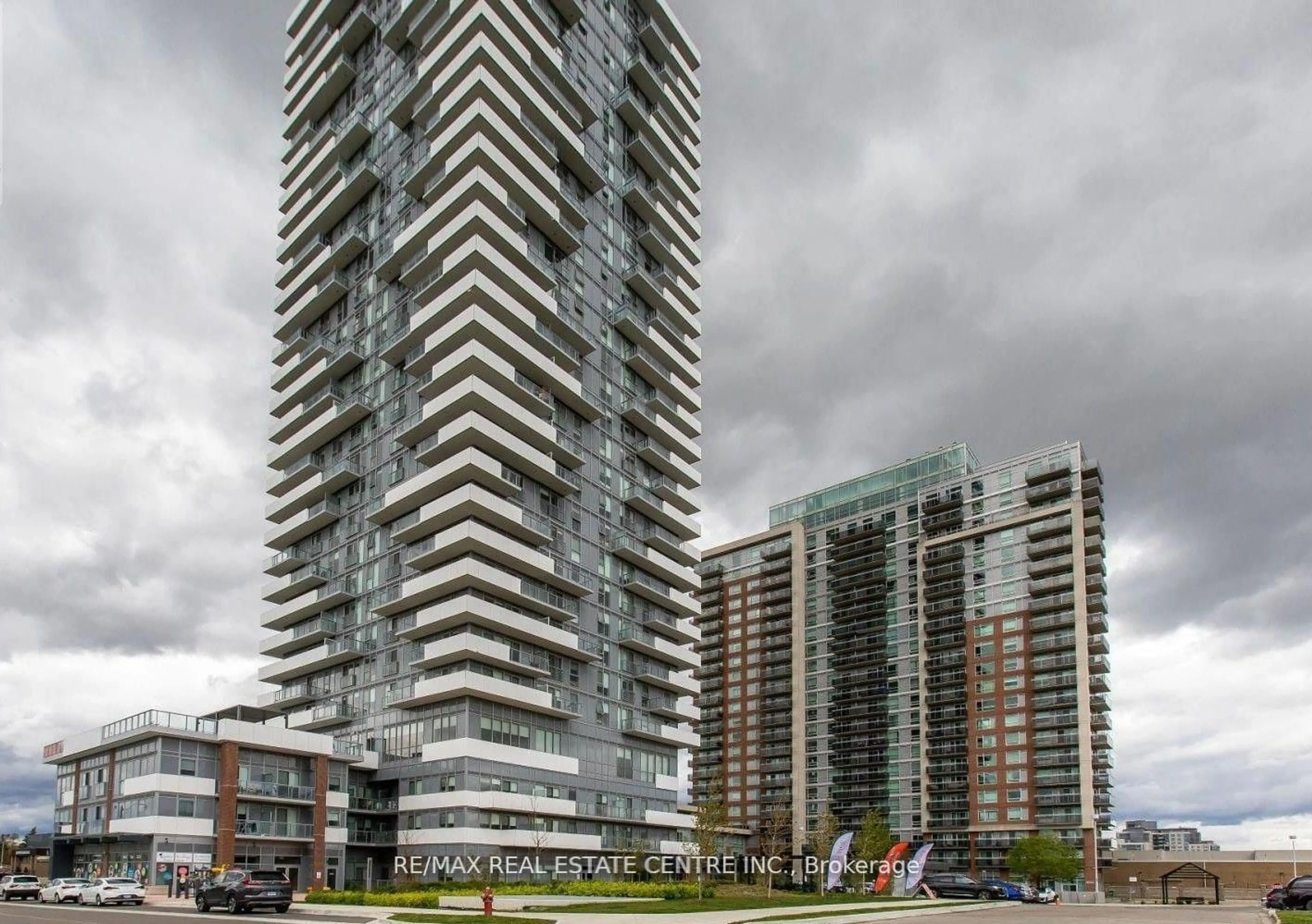 Unknown for 215 Queen St #301, Brampton Ontario L6W 0A9