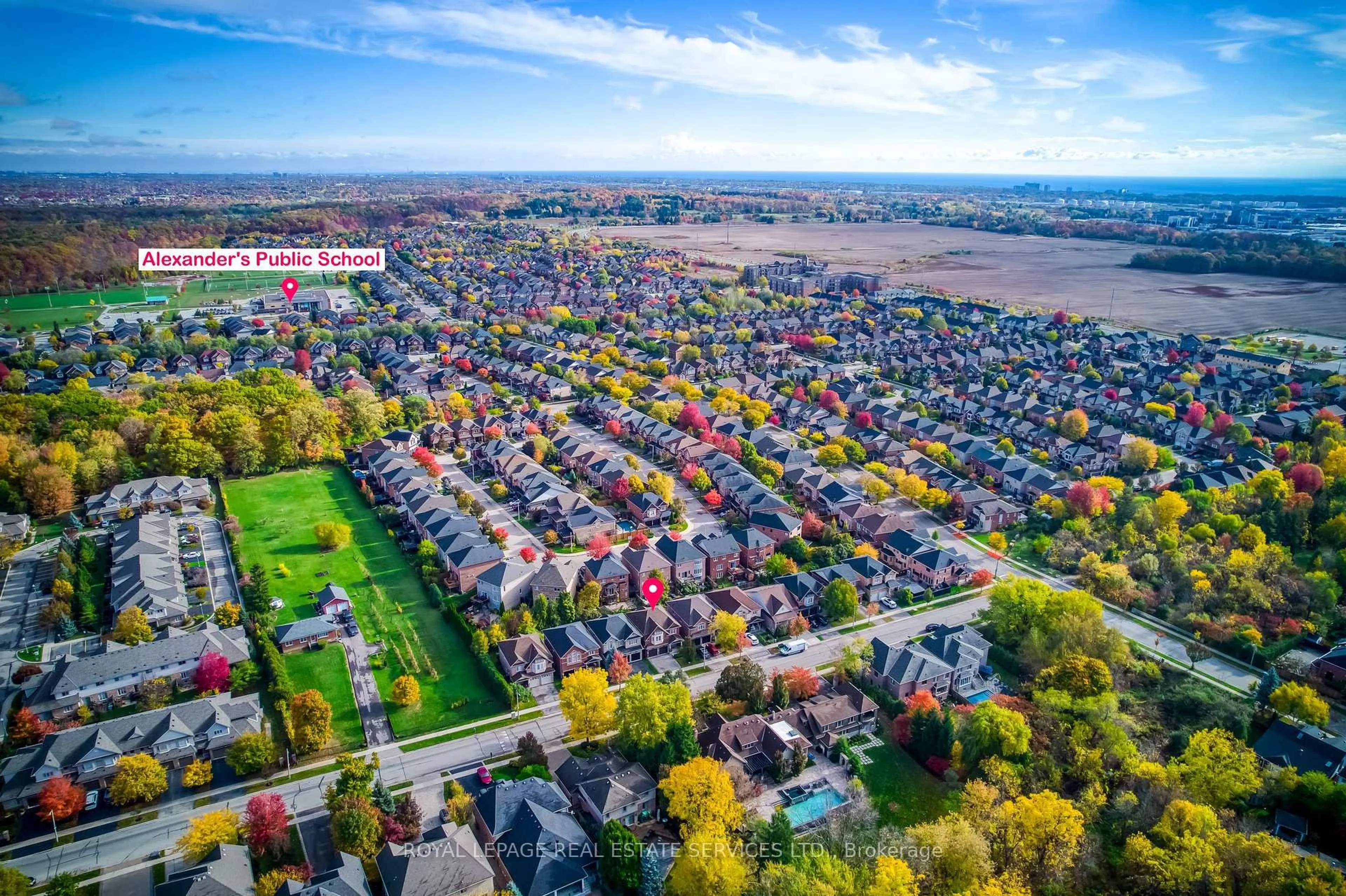 A pic from outside/outdoor area/front of a property/back of a property/a pic from drone, street for 2151 Orchard Rd, Burlington Ontario L7L 7K6