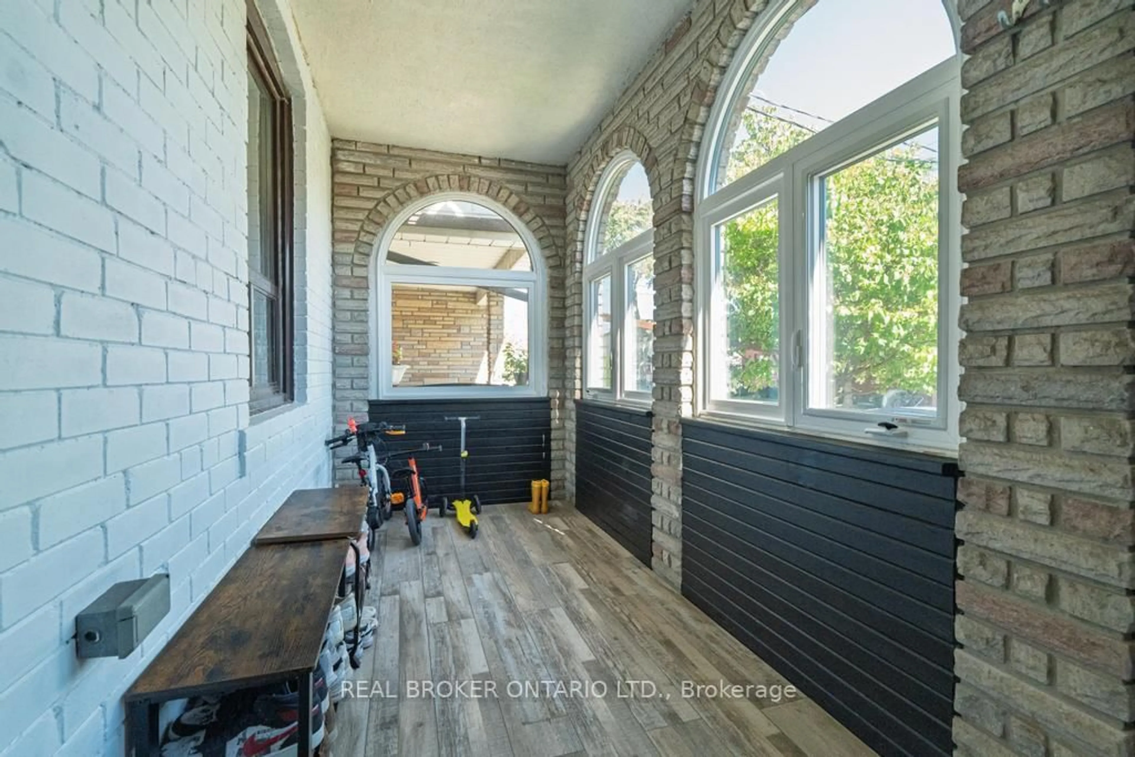 Indoor entryway for 204 Earlscourt Ave, Toronto Ontario M6E 4B1