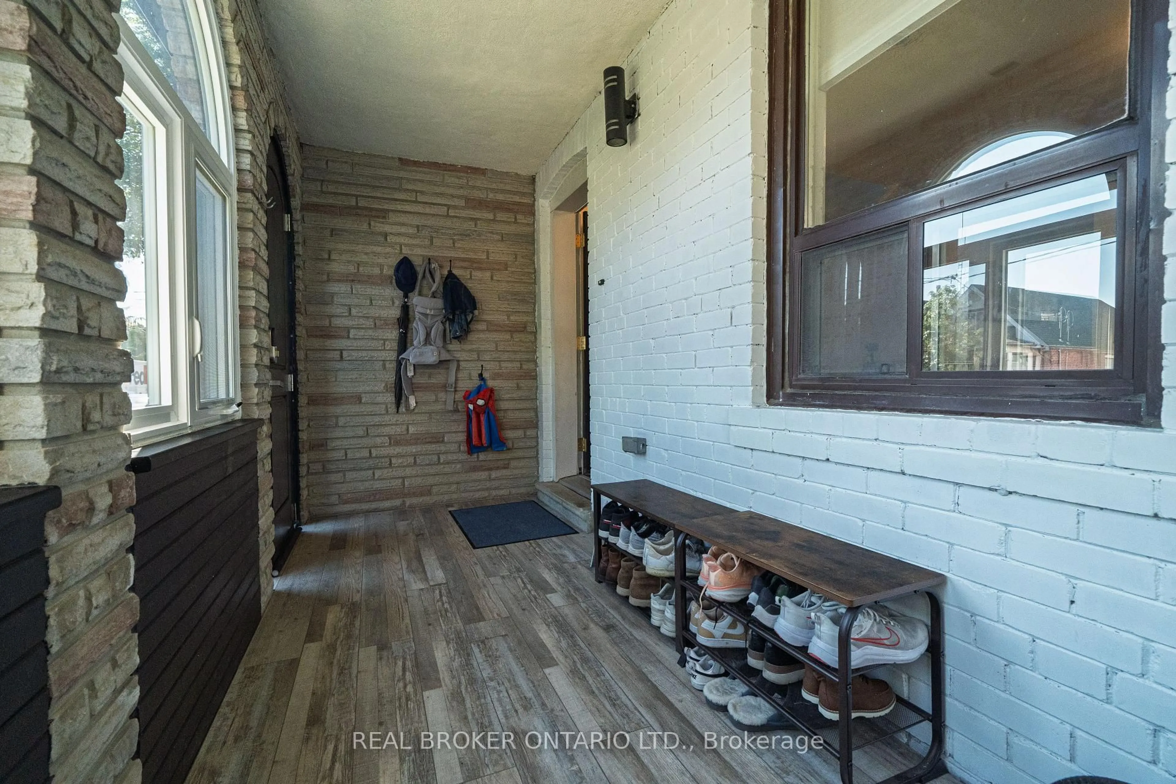 Indoor entryway for 204 Earlscourt Ave, Toronto Ontario M6E 4B1