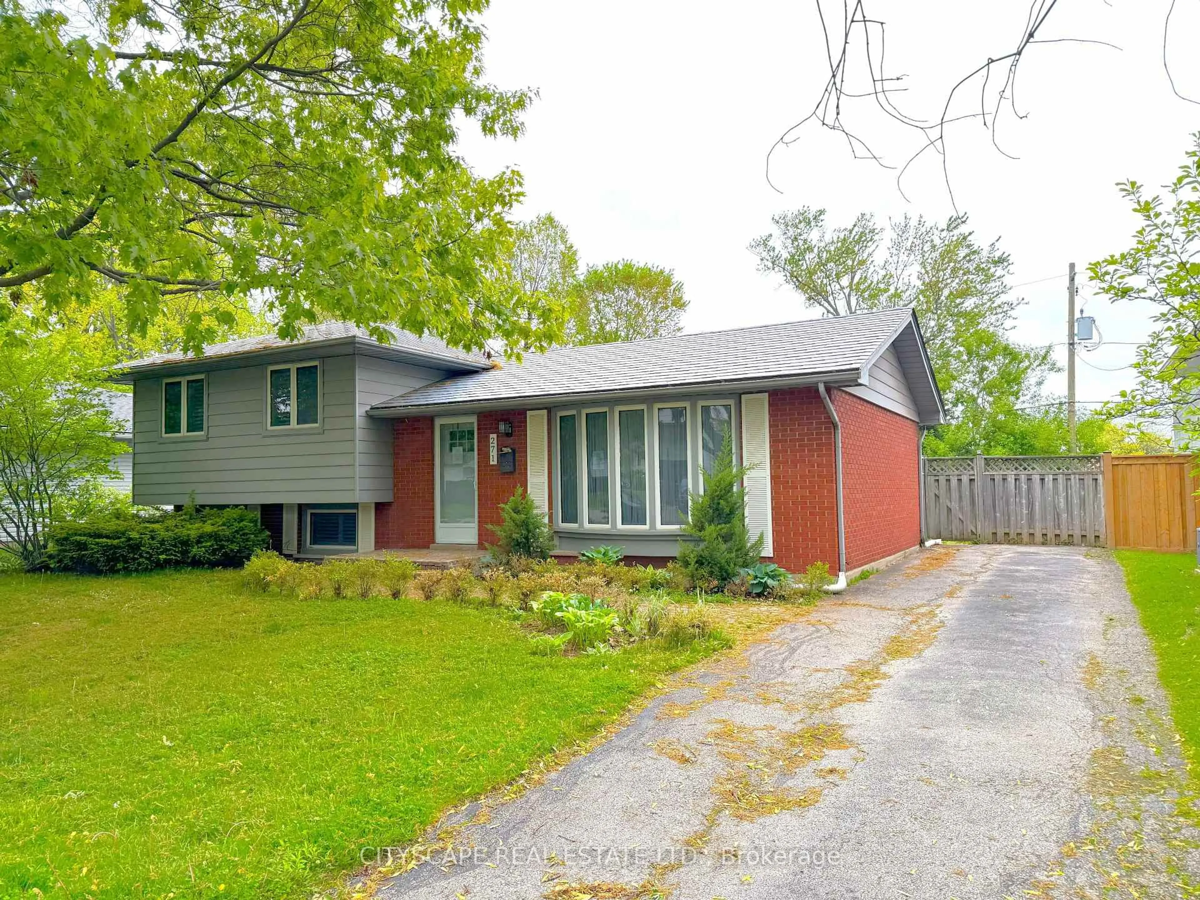 Home with brick exterior material, street for 271 Cheltenham Rd, Burlington Ontario L7L 4H6