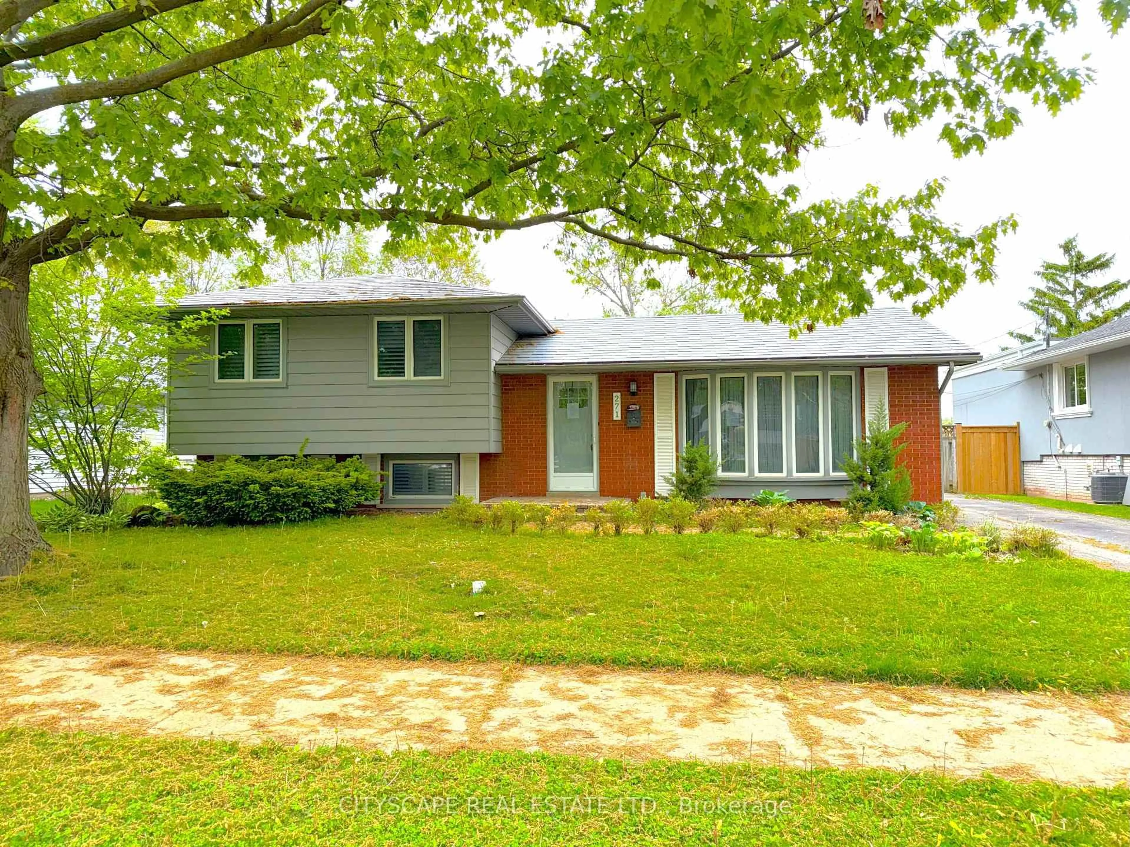 Home with brick exterior material, street for 271 Cheltenham Rd, Burlington Ontario L7L 4H6