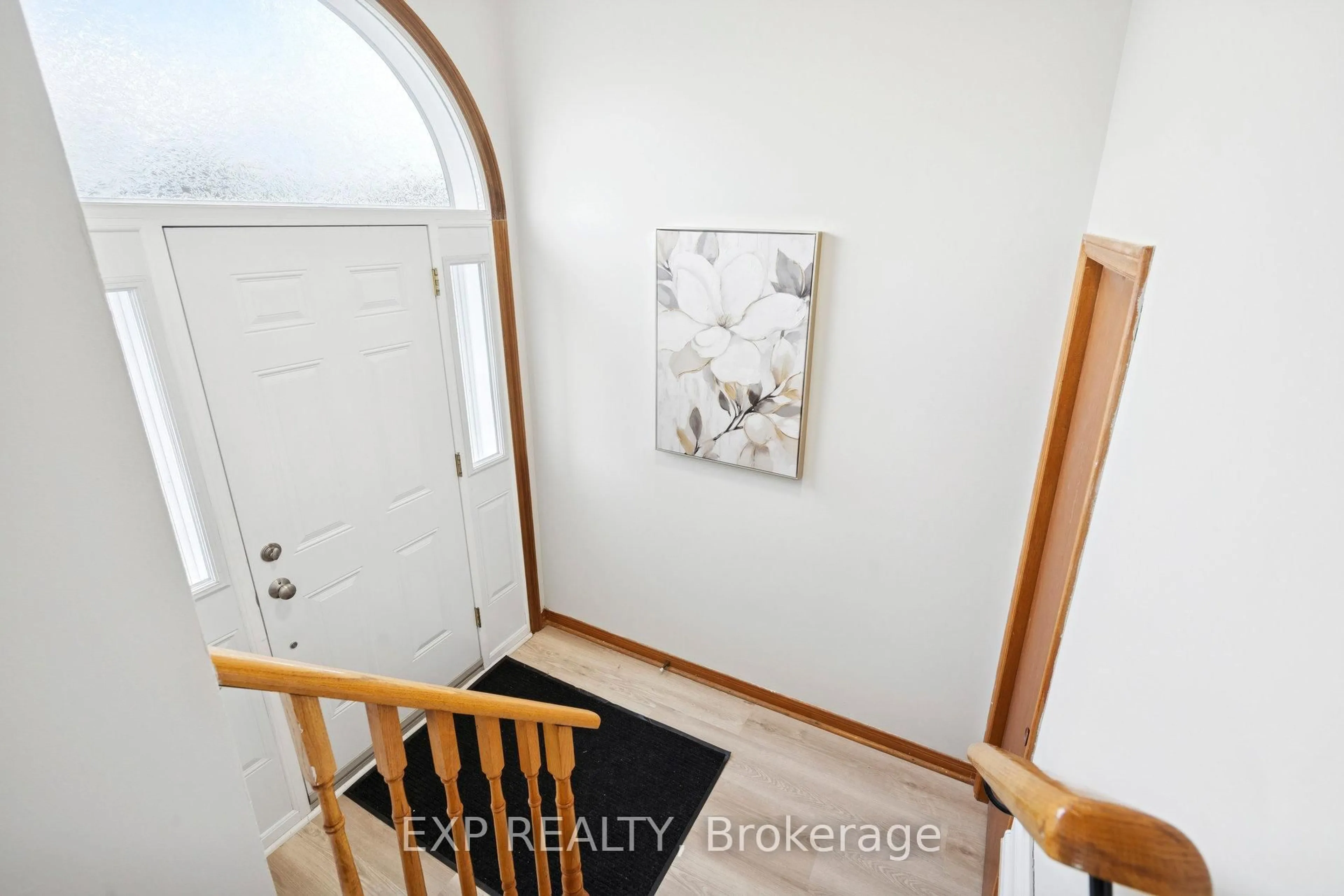 Indoor entryway for 1596 Corkstone Gl, Mississauga Ontario L4W 2E7