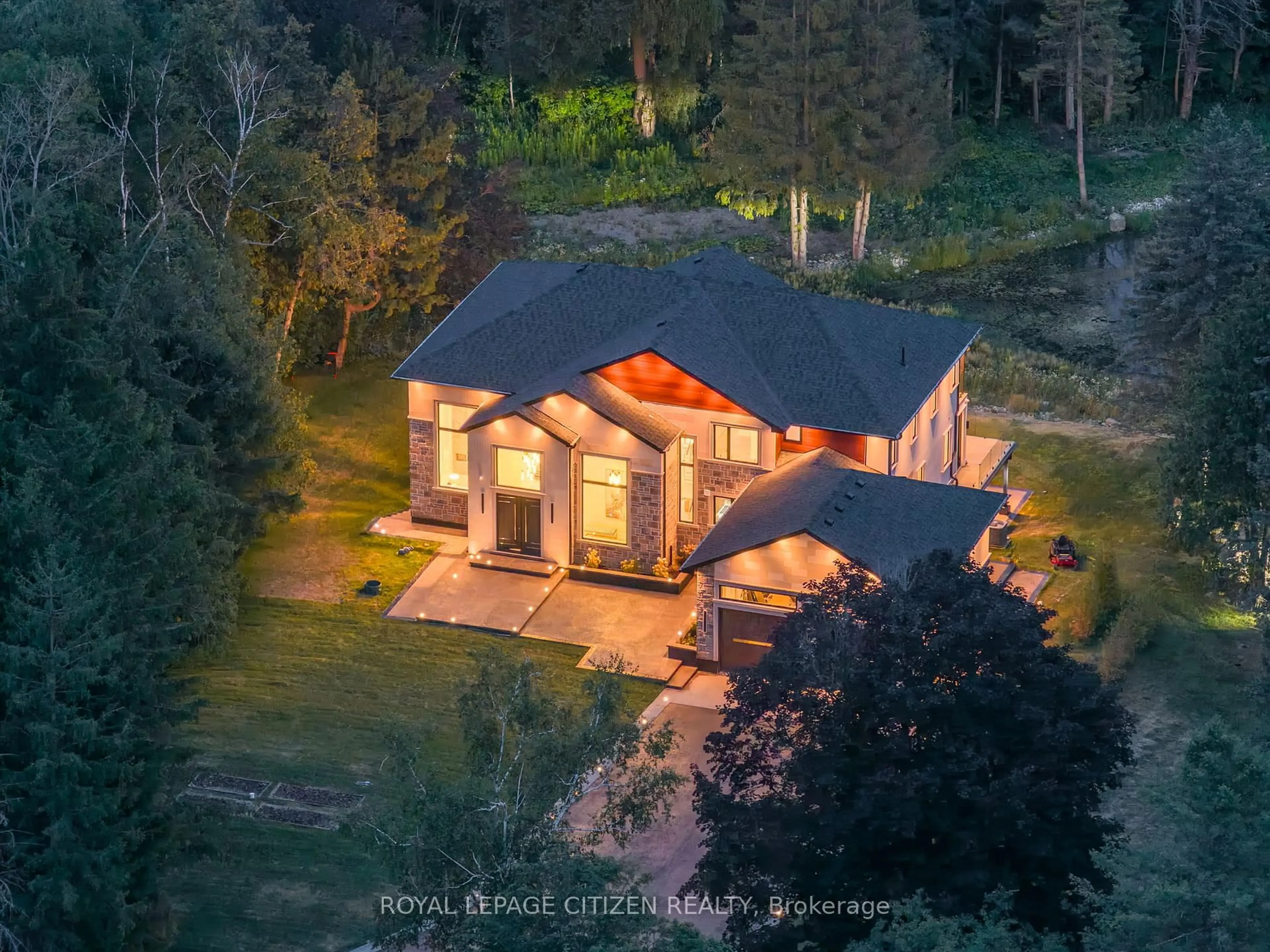 A pic from outside/outdoor area/front of a property/back of a property/a pic from drone, unknown for 14 Cedar Dr, Caledon Ontario L7K 1H4