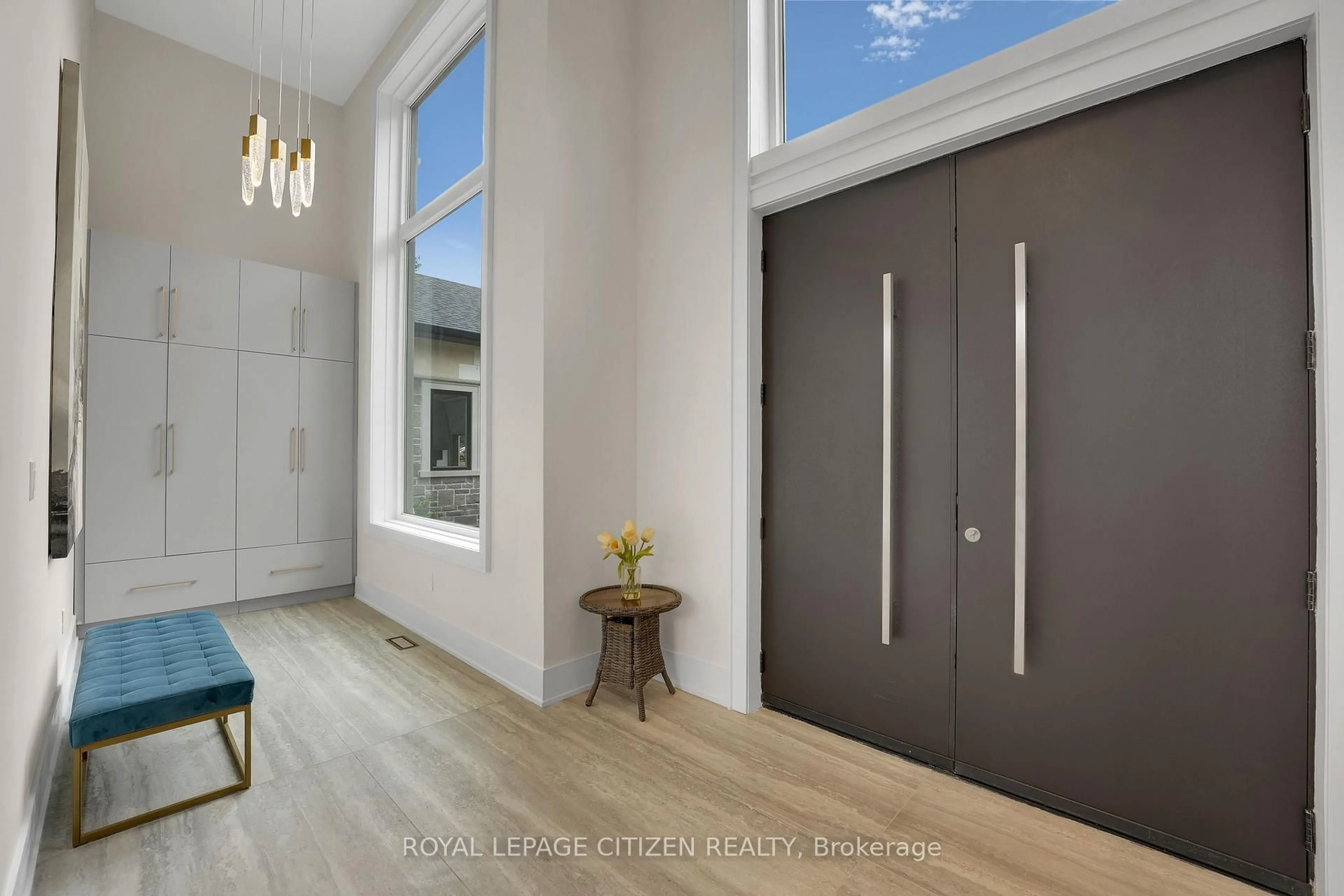 Indoor entryway for 14 Cedar Dr, Caledon Ontario L7K 1H4