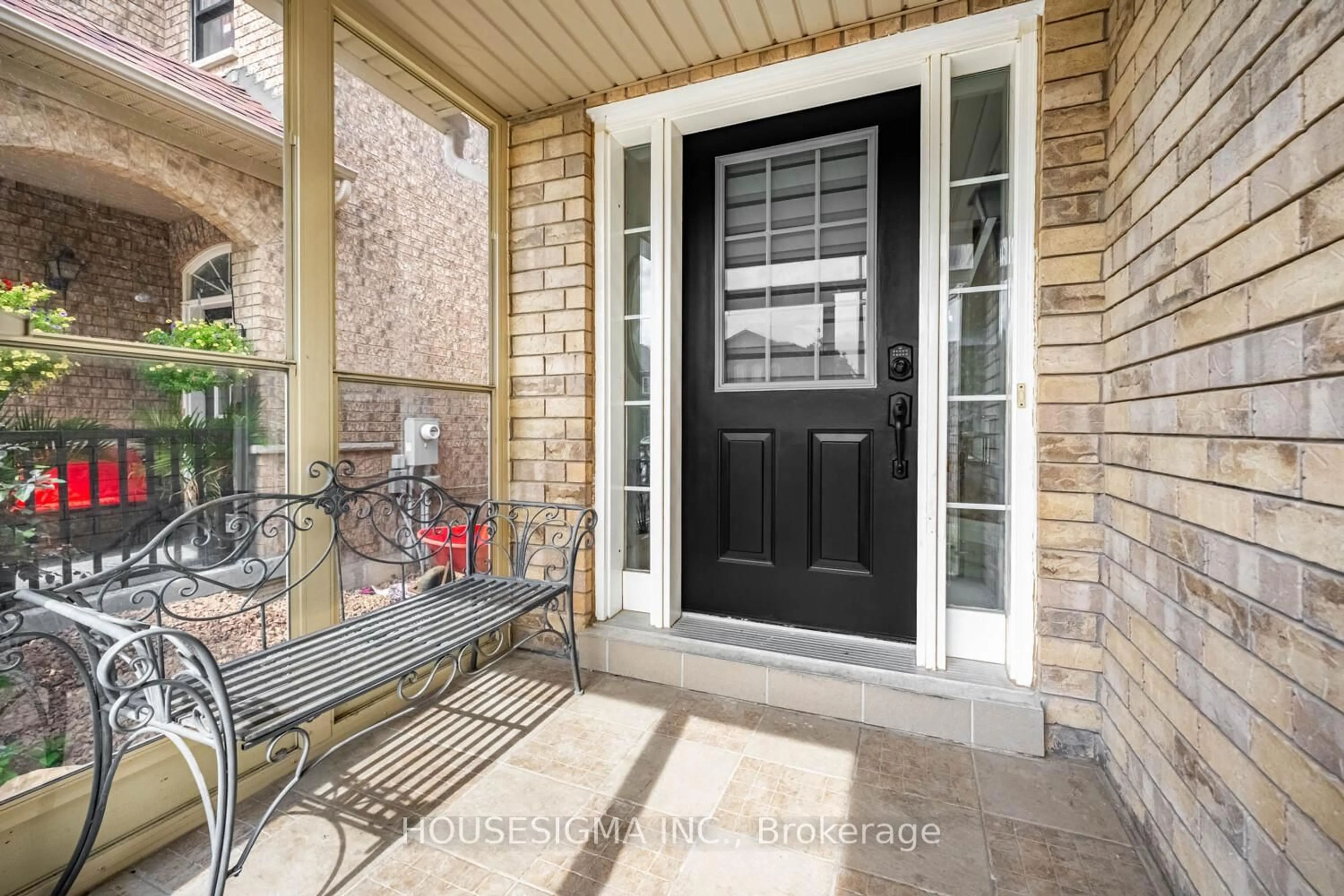 Indoor entryway for 5677 Raleigh St, Mississauga Ontario L5M 7E6