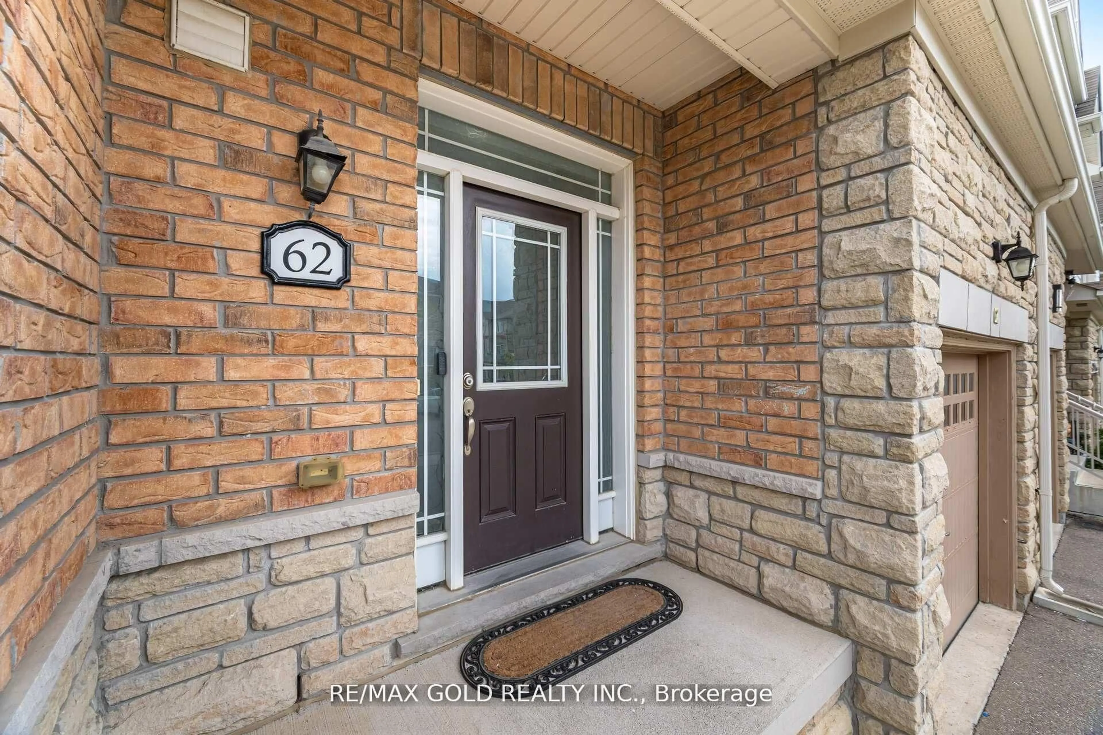 Indoor entryway for 62 Valley Lane, Caledon Ontario L7C 4A7