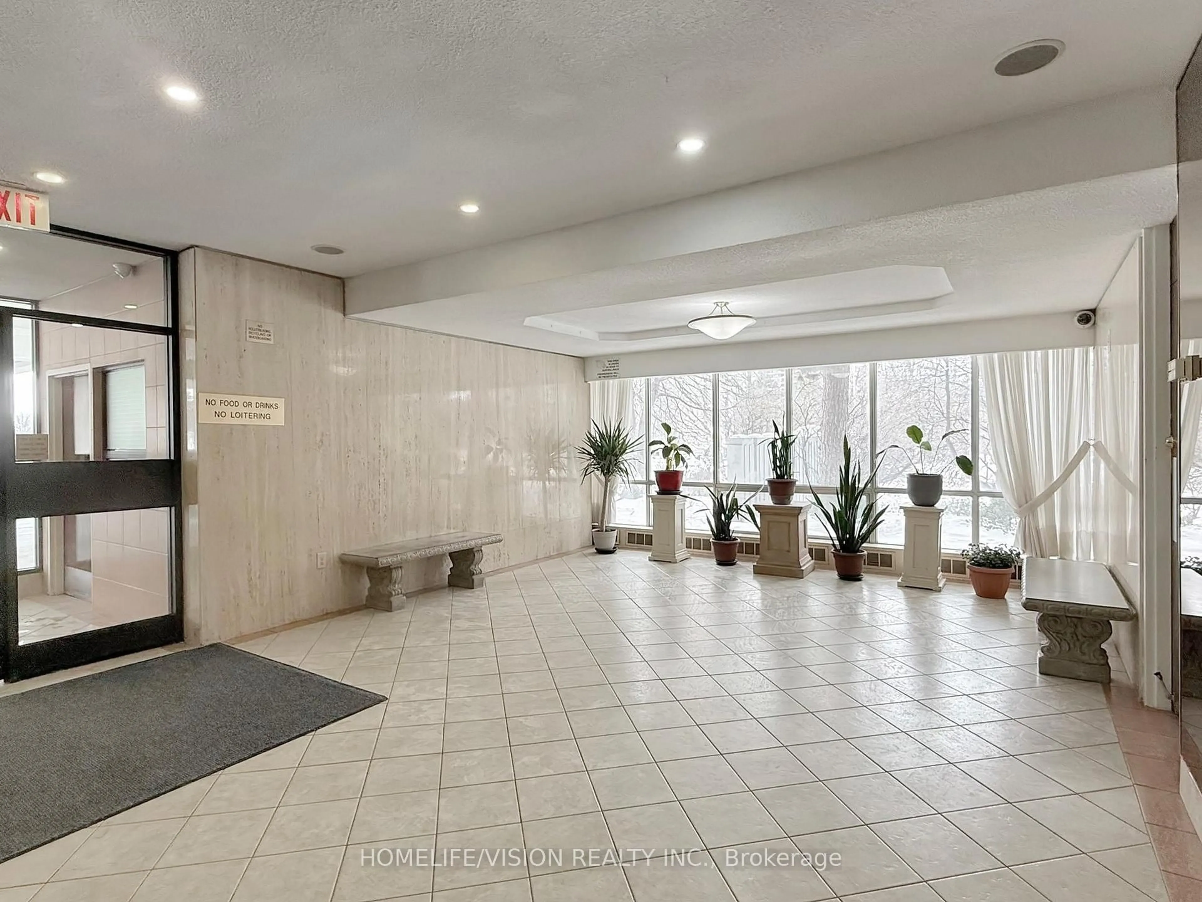 Indoor foyer for 455 Sentinel Rd #1101, Toronto Ontario M3J 1V5