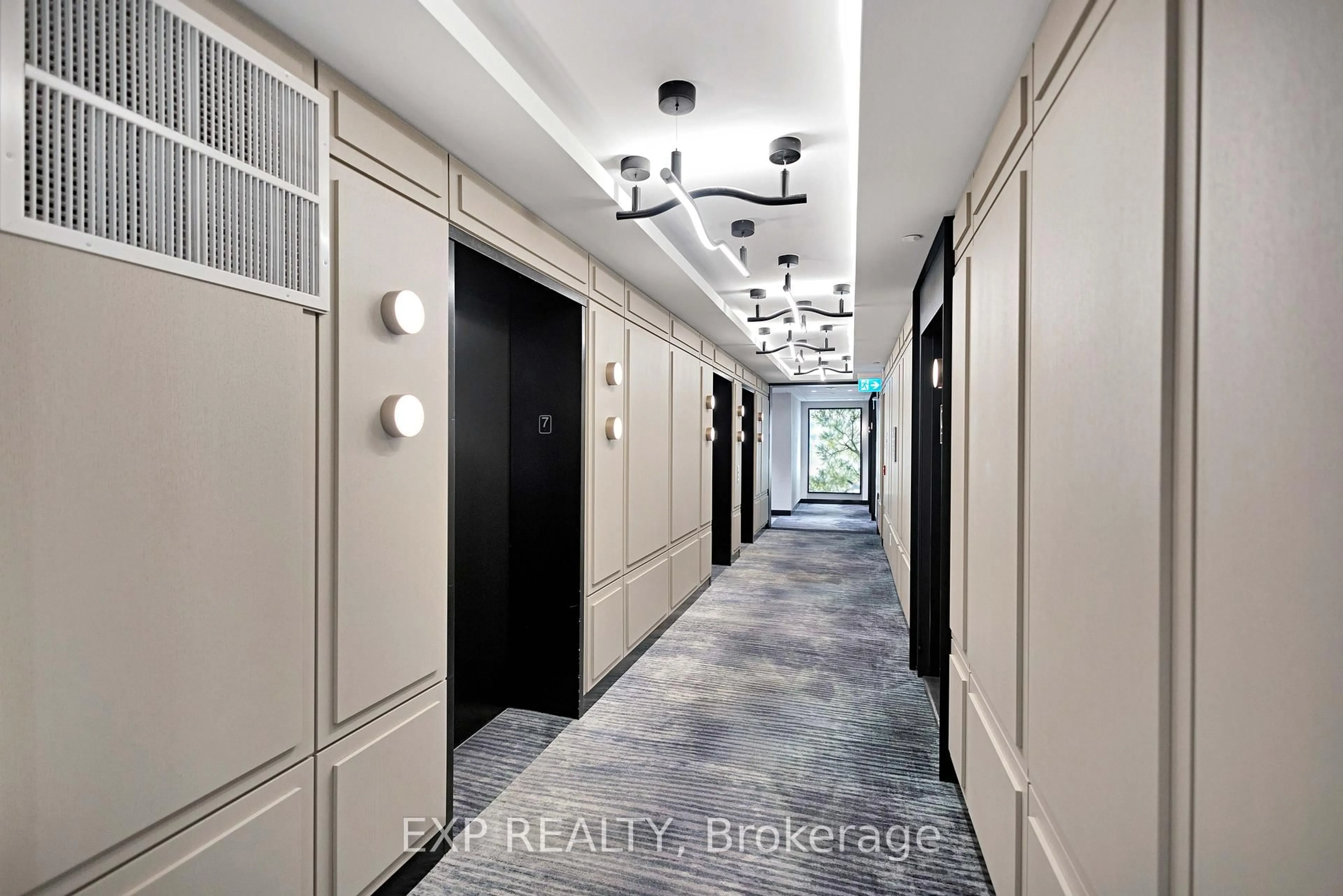 Indoor entryway for 3200 William Coltson Ave #721, Oakville Ontario L6H 7W6
