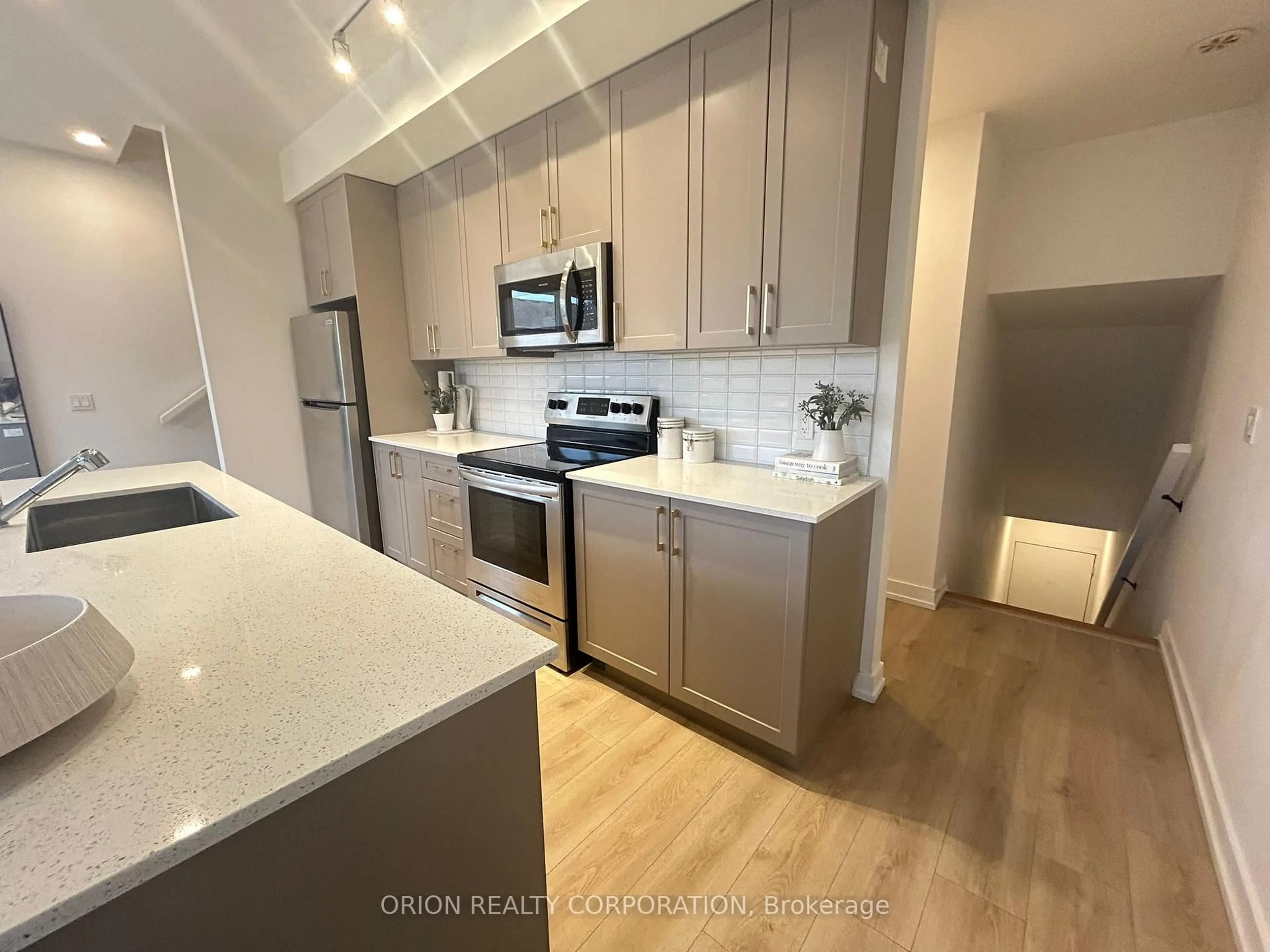 Open concept kitchen, unknown for 3078 Sixth Line #336, Oakville Ontario L6M 4J9